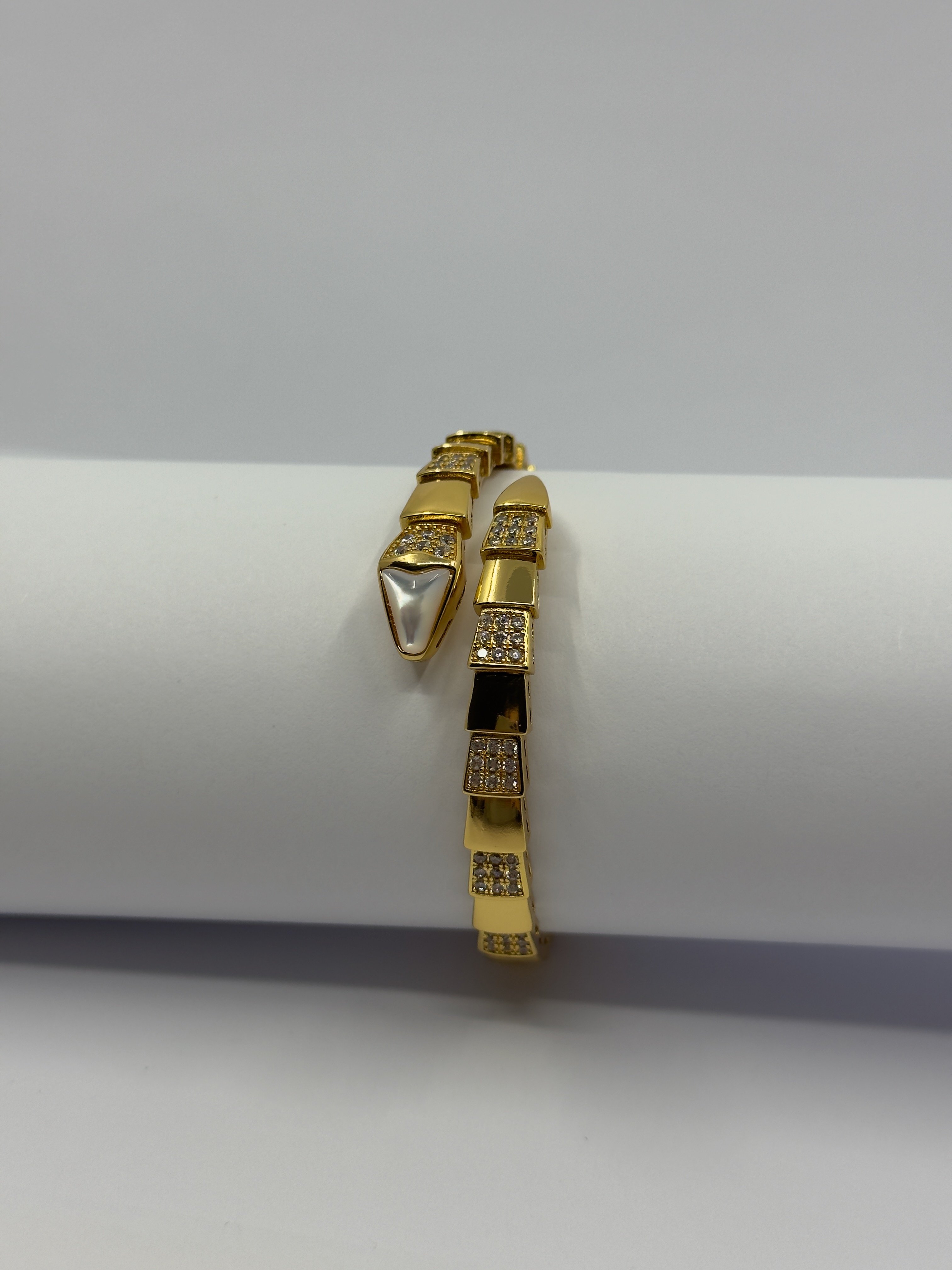 Ara Taşlı Ucu Sedefli Gold Serpenti Bileklik