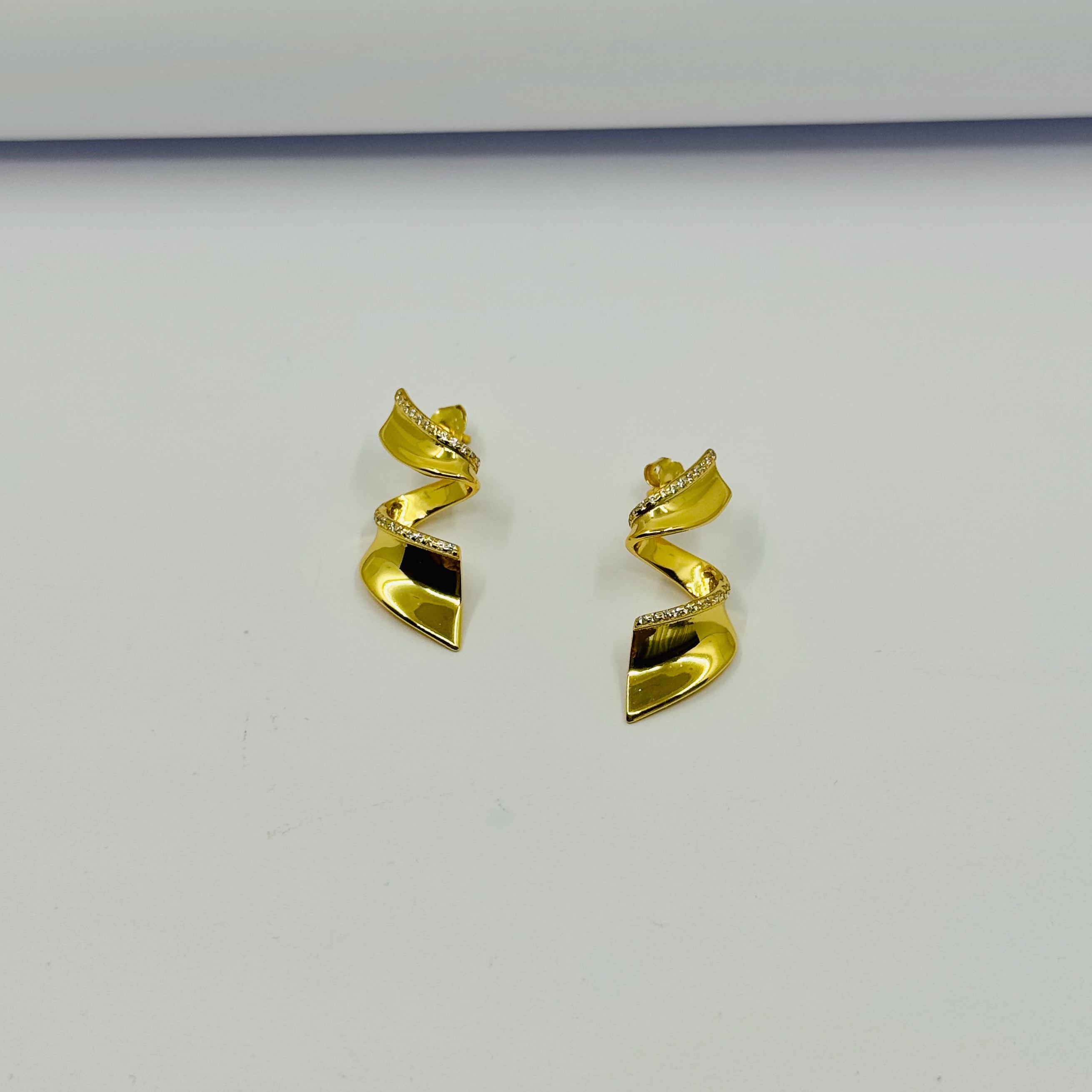 Gold Zephyr Küpe