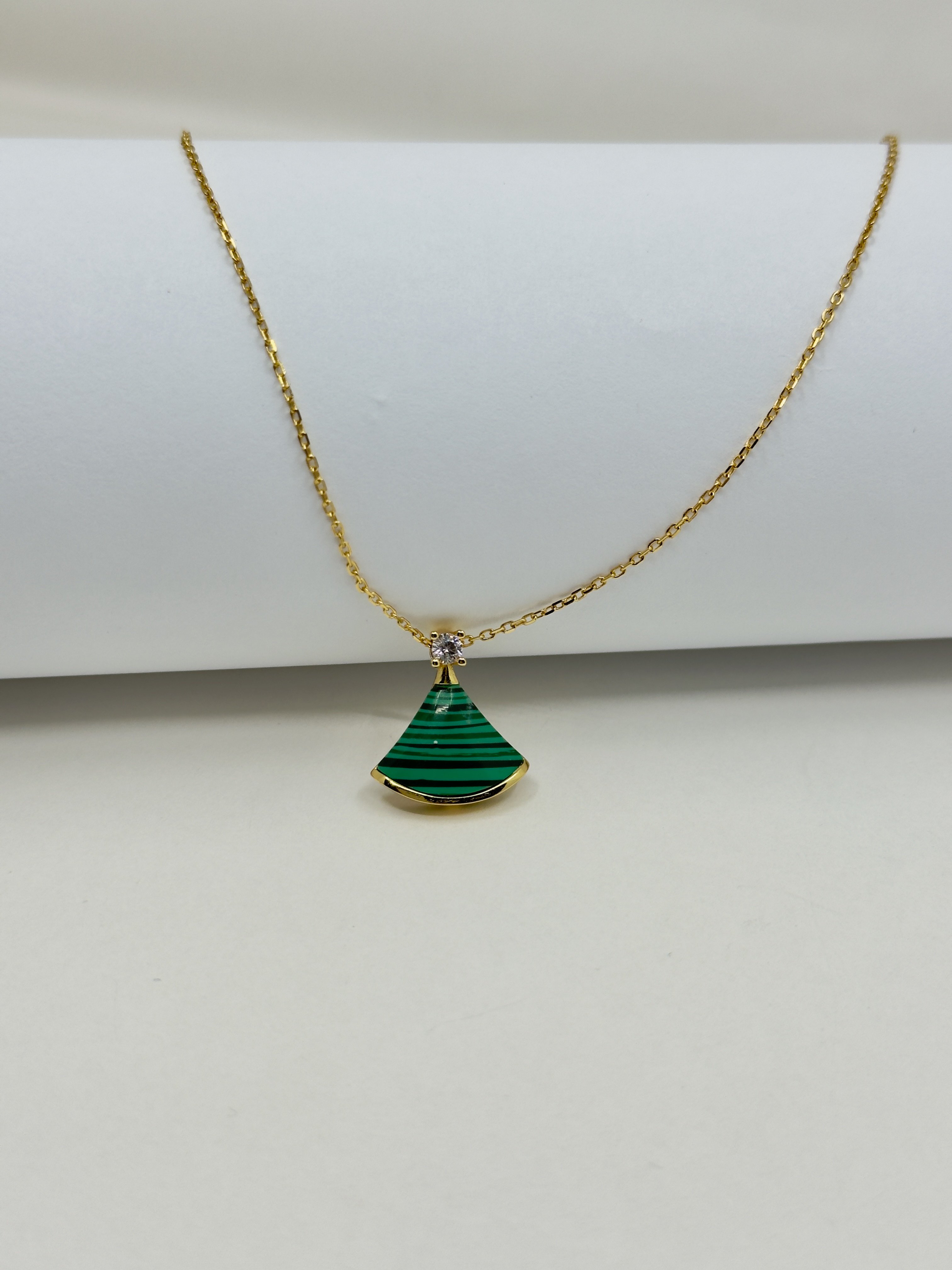 Prem. Bvlgri Divas Dream Malachite Taş Kolye