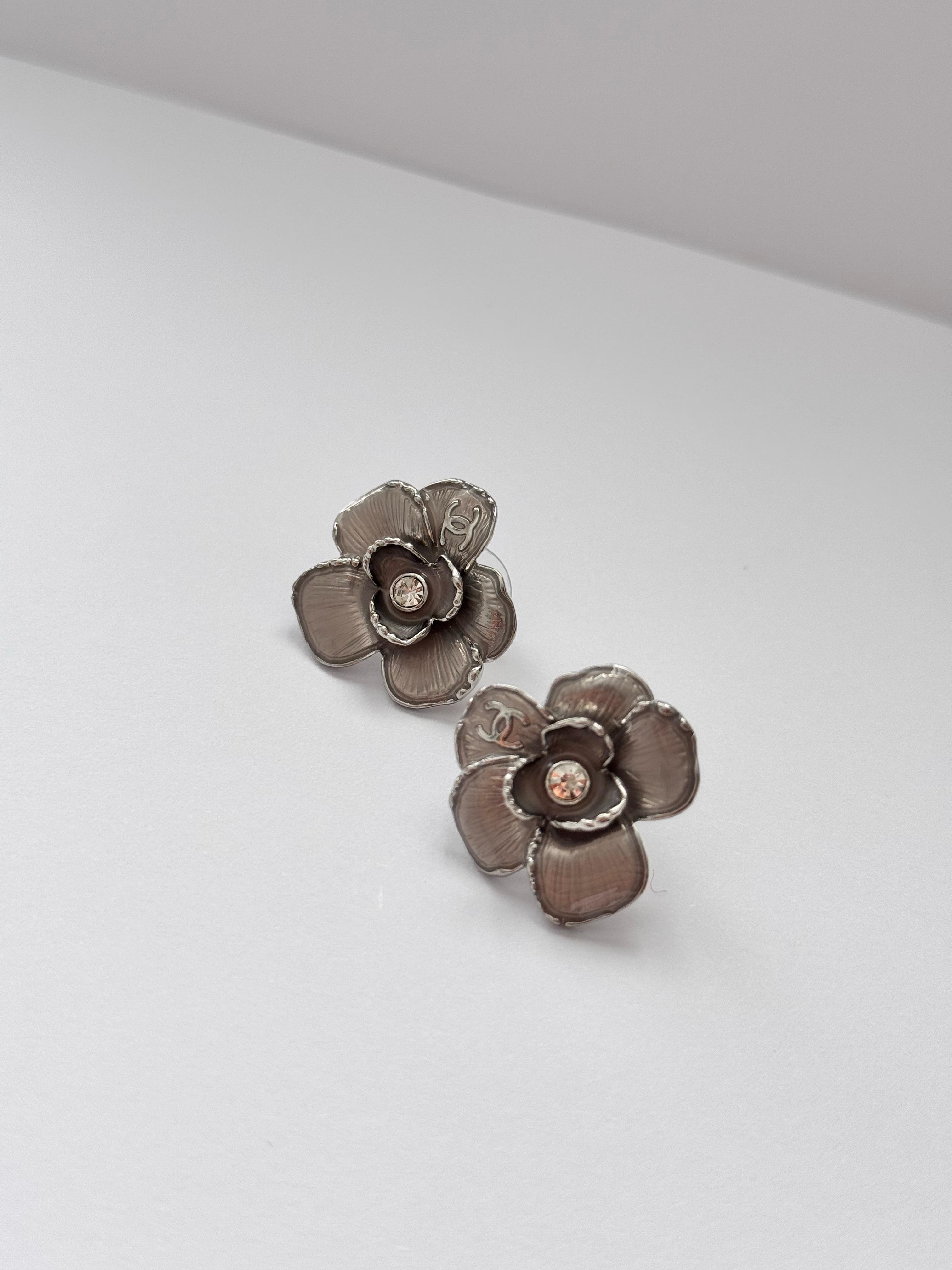 Chnl. Rose Argentée en Fleurs