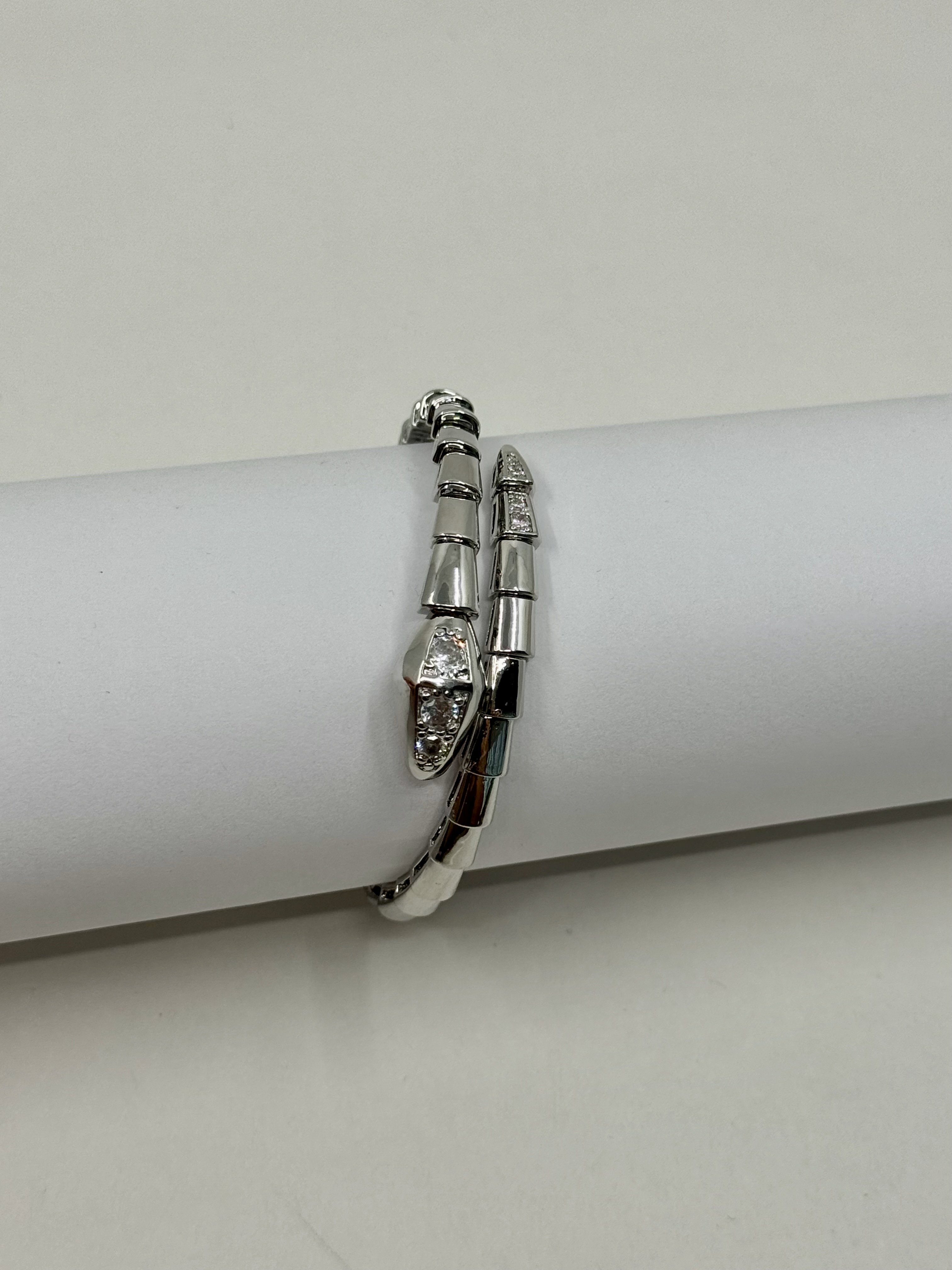 Bvl. Silver Serpenti Ucu Taşlı Bileklik