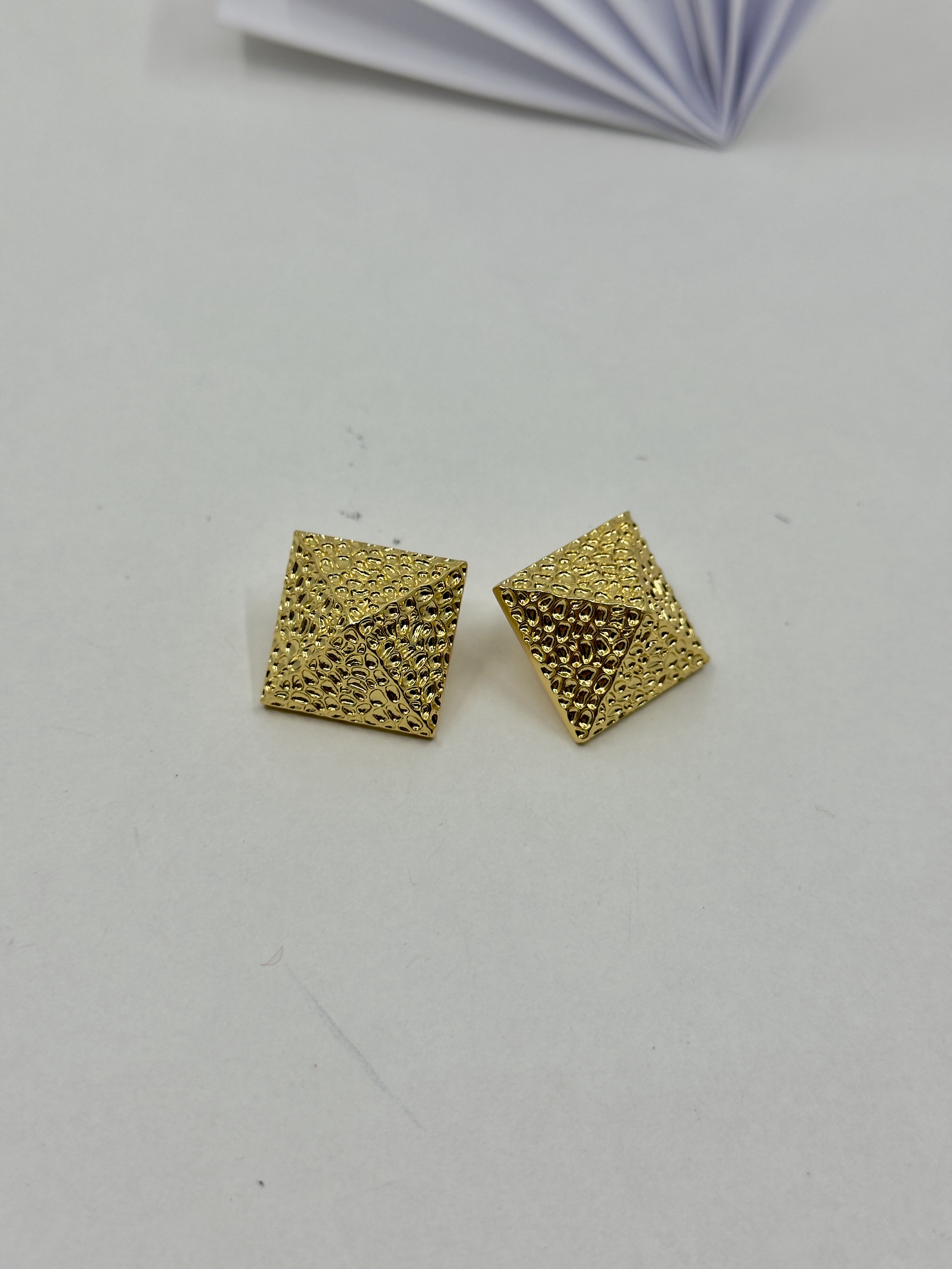 Vlntno. Gold Pyramid Küpe