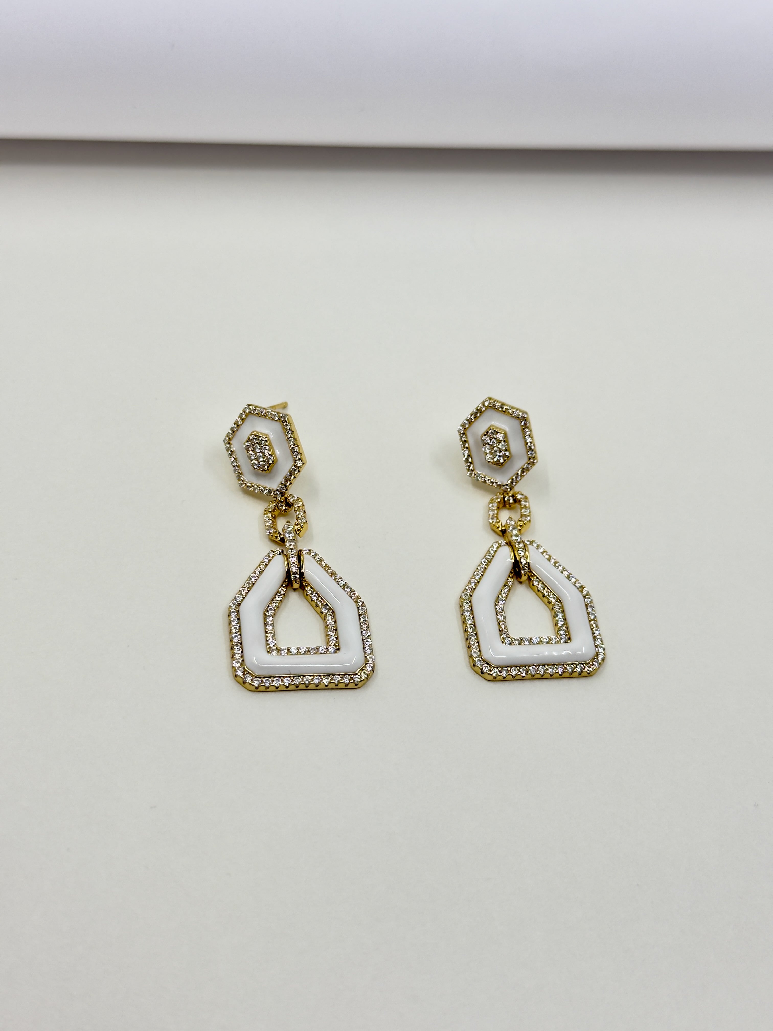 White Gold Enamel Küpe