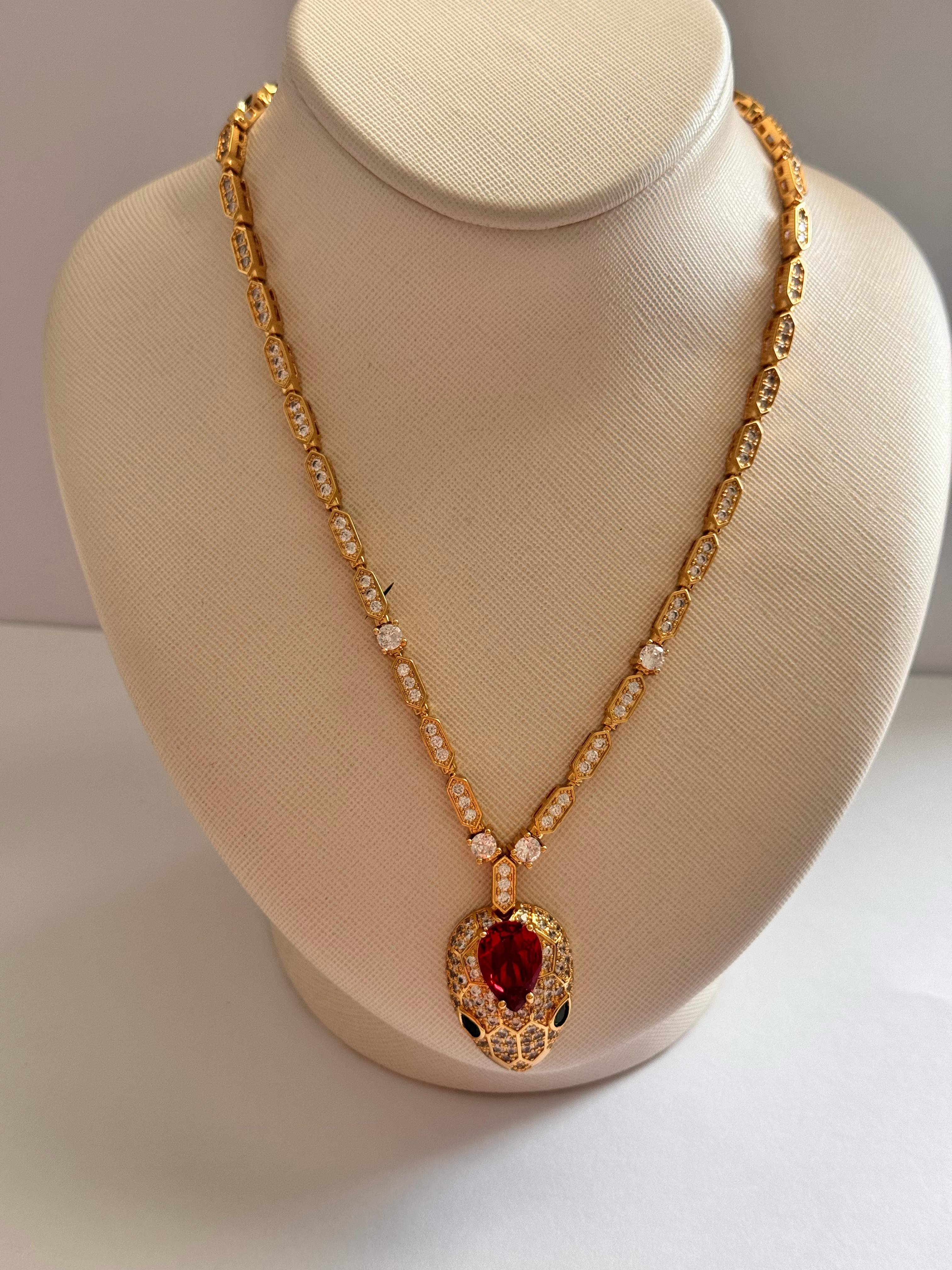 Bvl. Gold Serpenti Kırmızı Kristal Taşlı Kolye