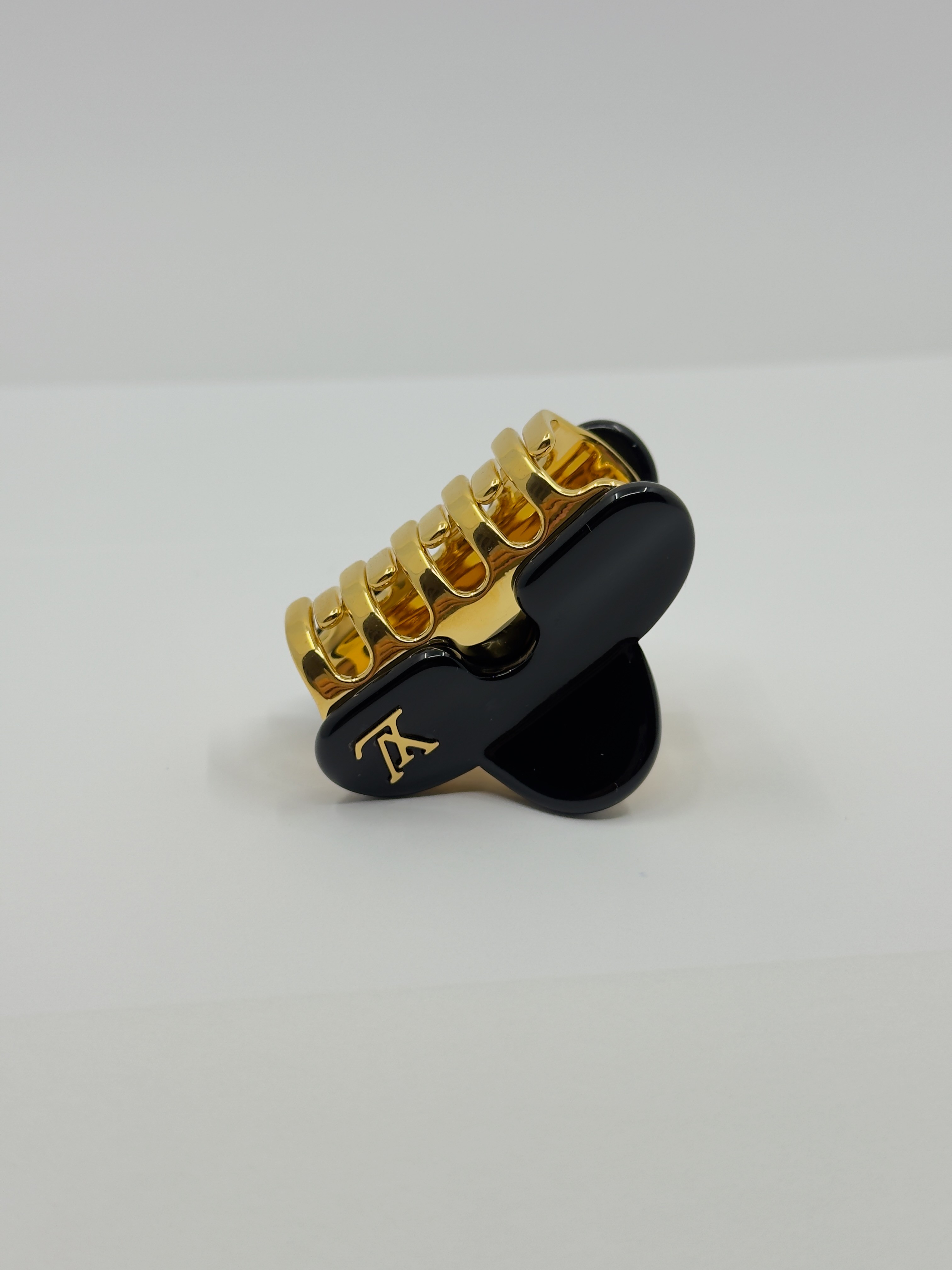 LV. Siyah Gold Detay Toka