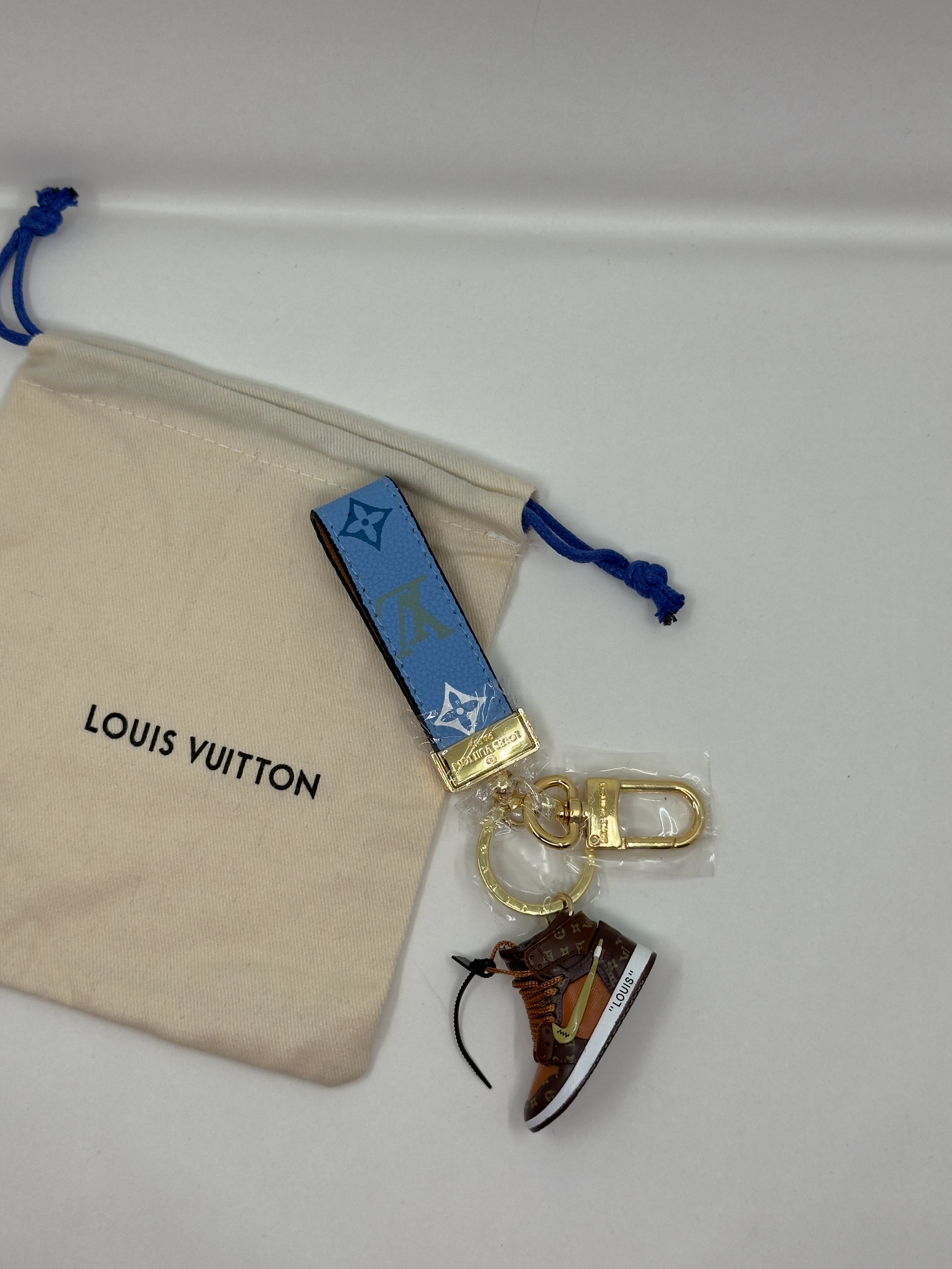 LV. Mavi Kulp Ayakkabı Bag Charm