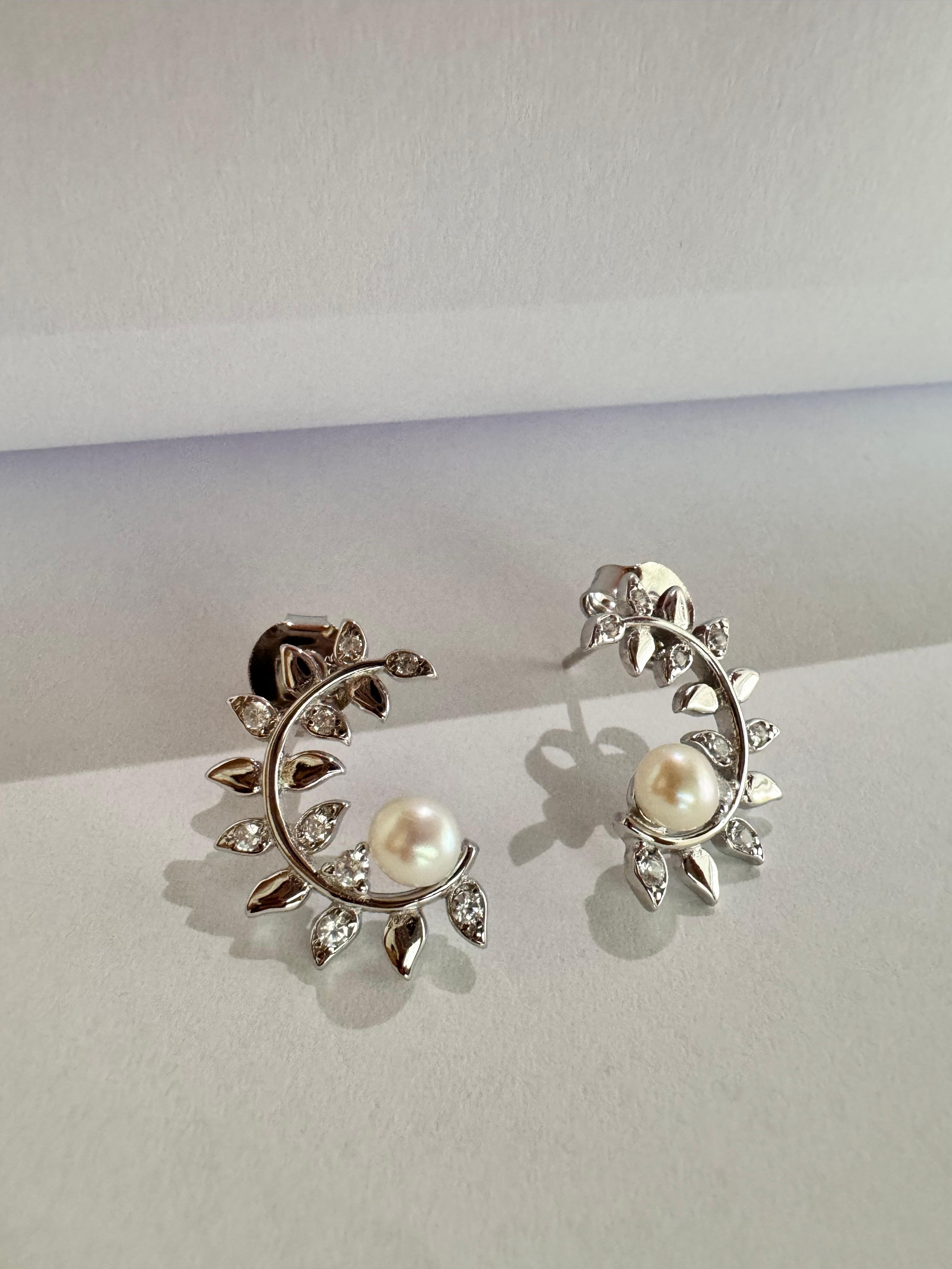 Casual. İnci Detay Yarı Sarmaşık Silver Küpe