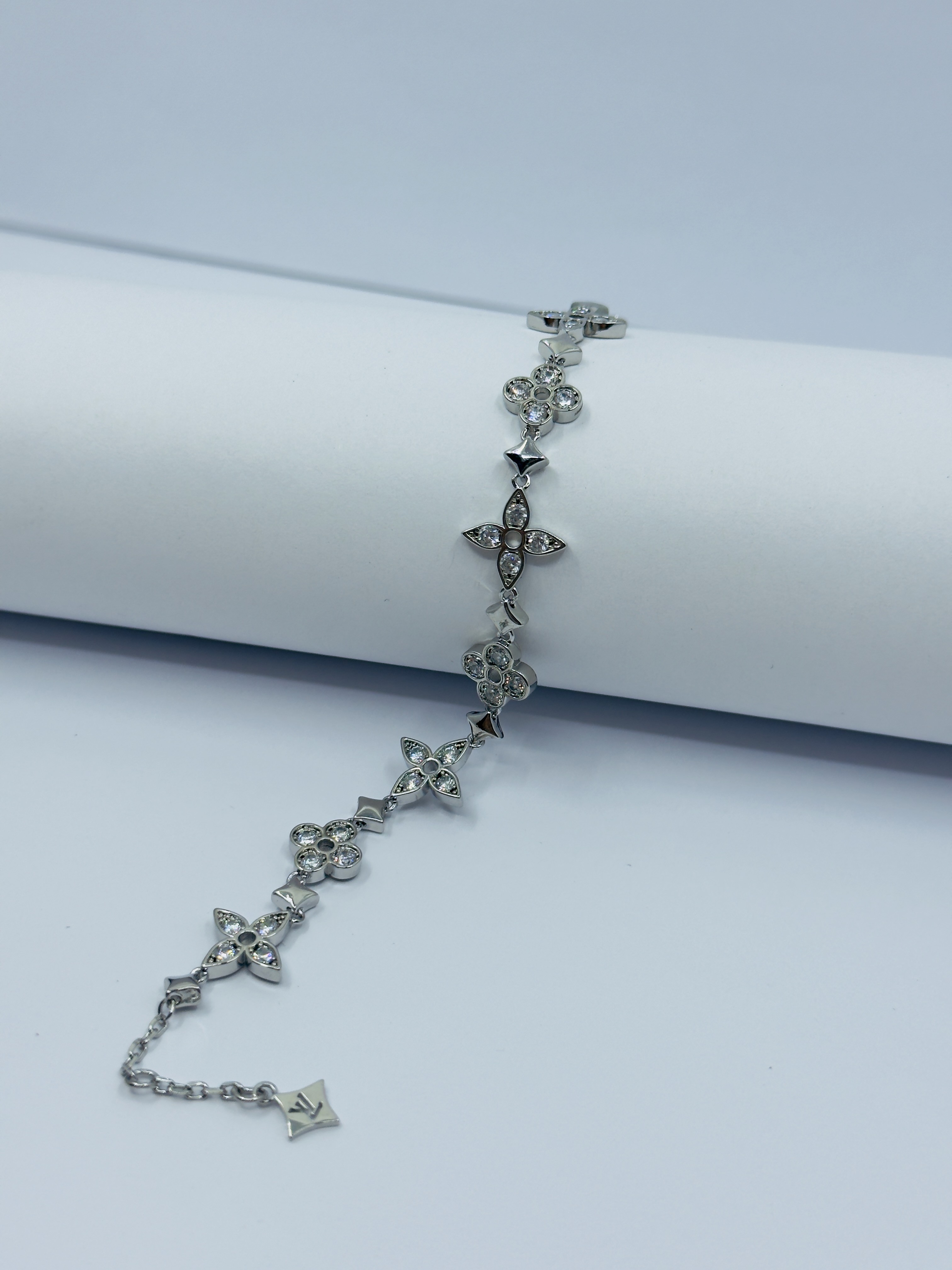 Silver Idyle Blossom Bileklik