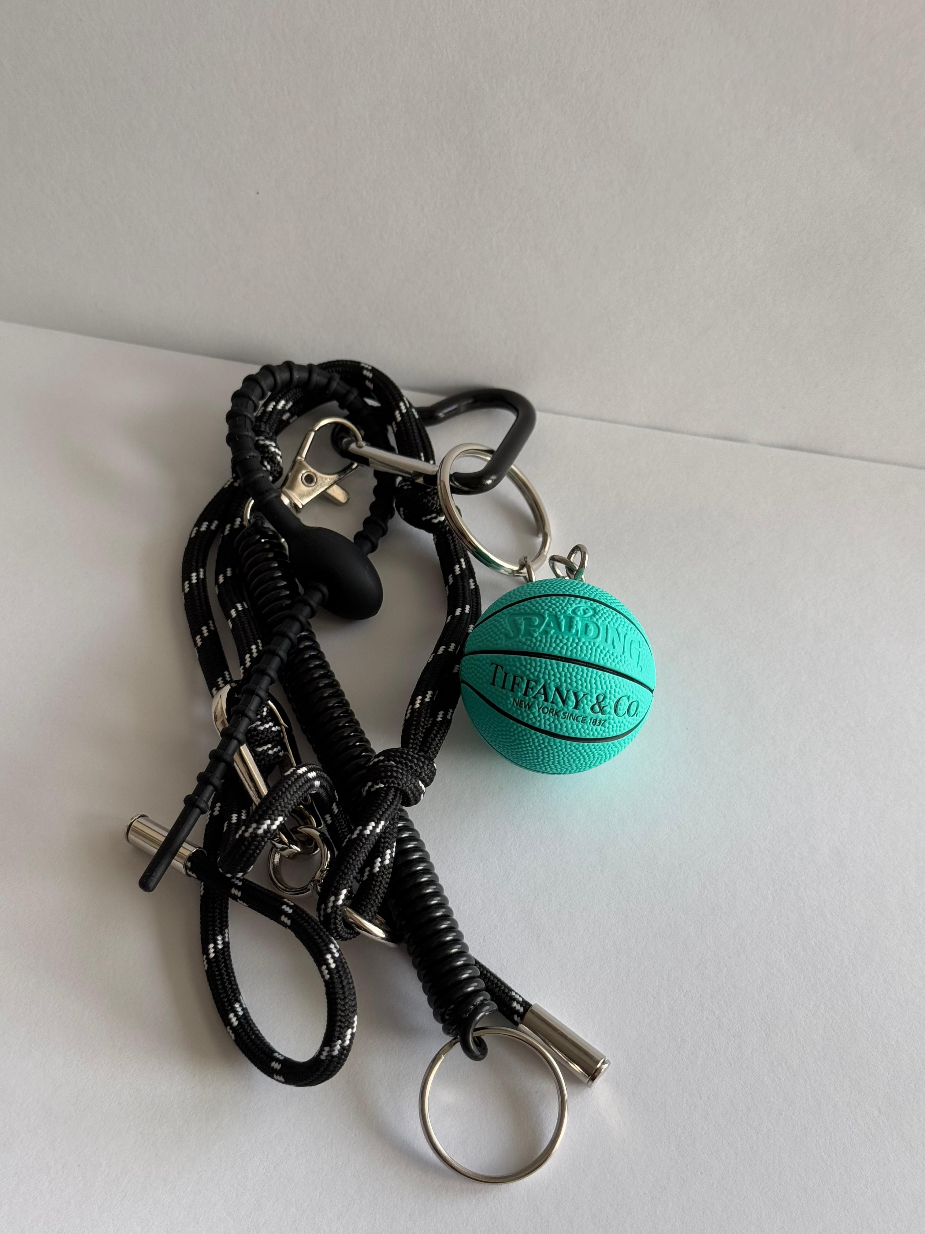 Tiff.Co. Siyah Bağcıklı İkonik Bag Charm