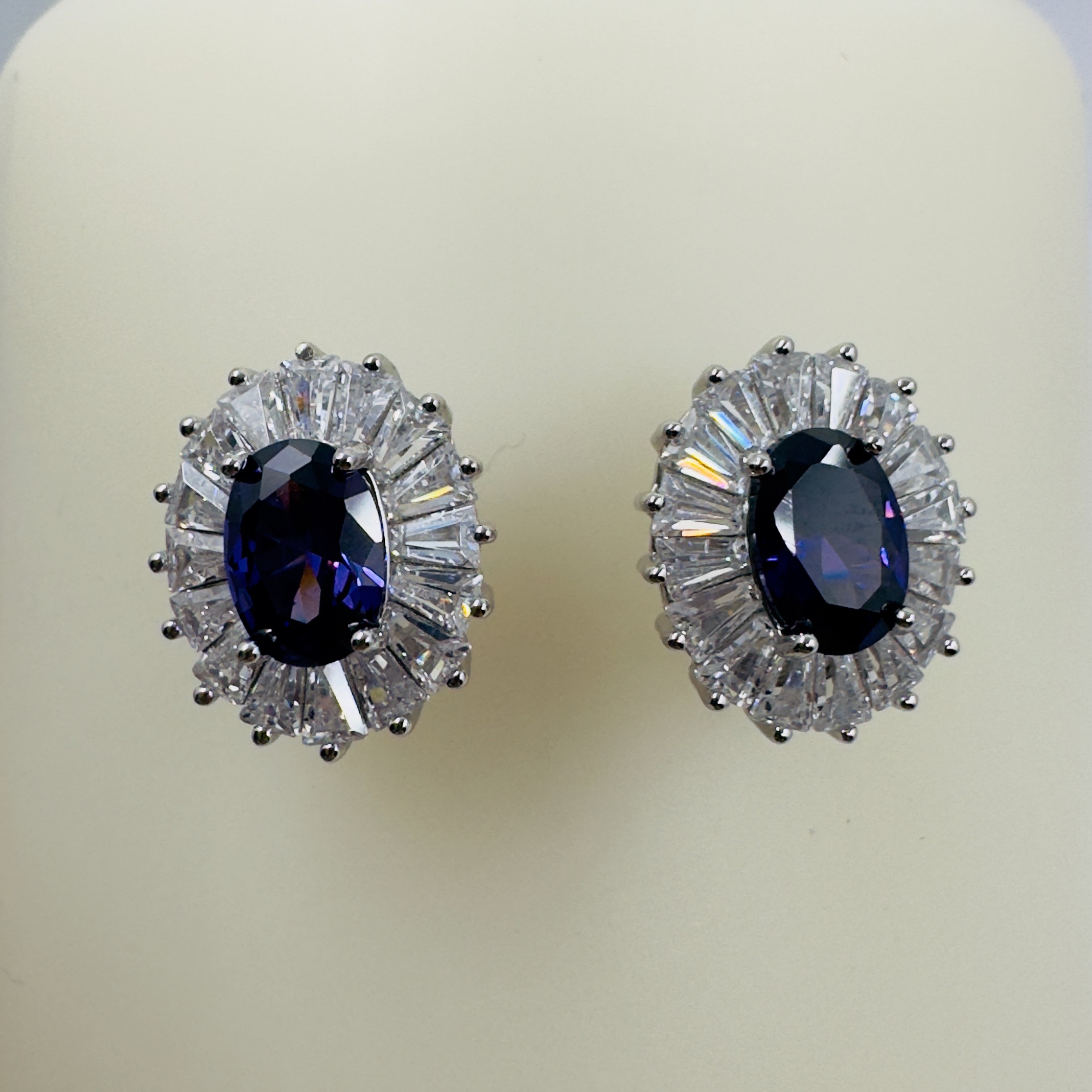 Doğal Safir Taşlı Oval Baget Gümüş Küpe