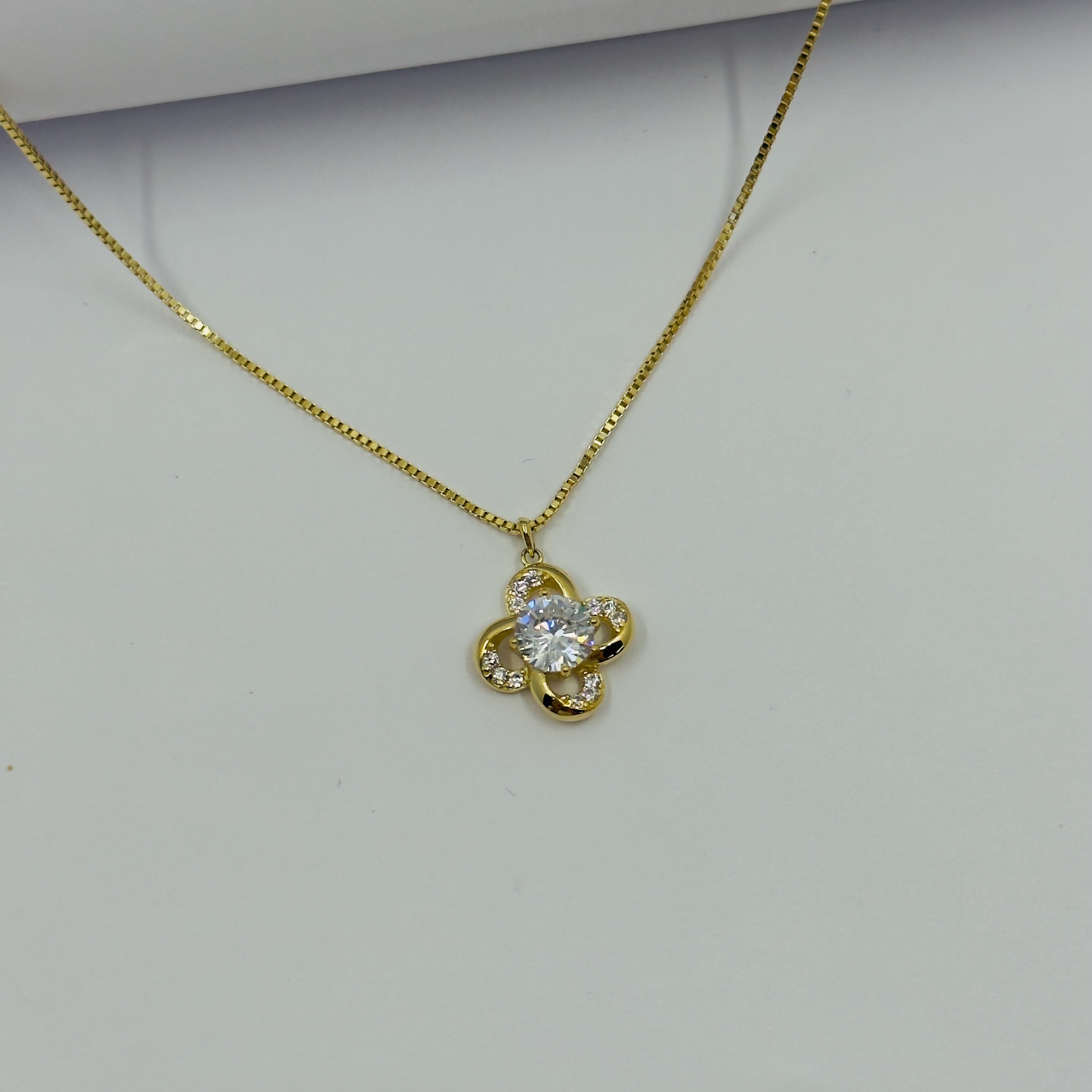 Gold Işık Çiçeği Kolye