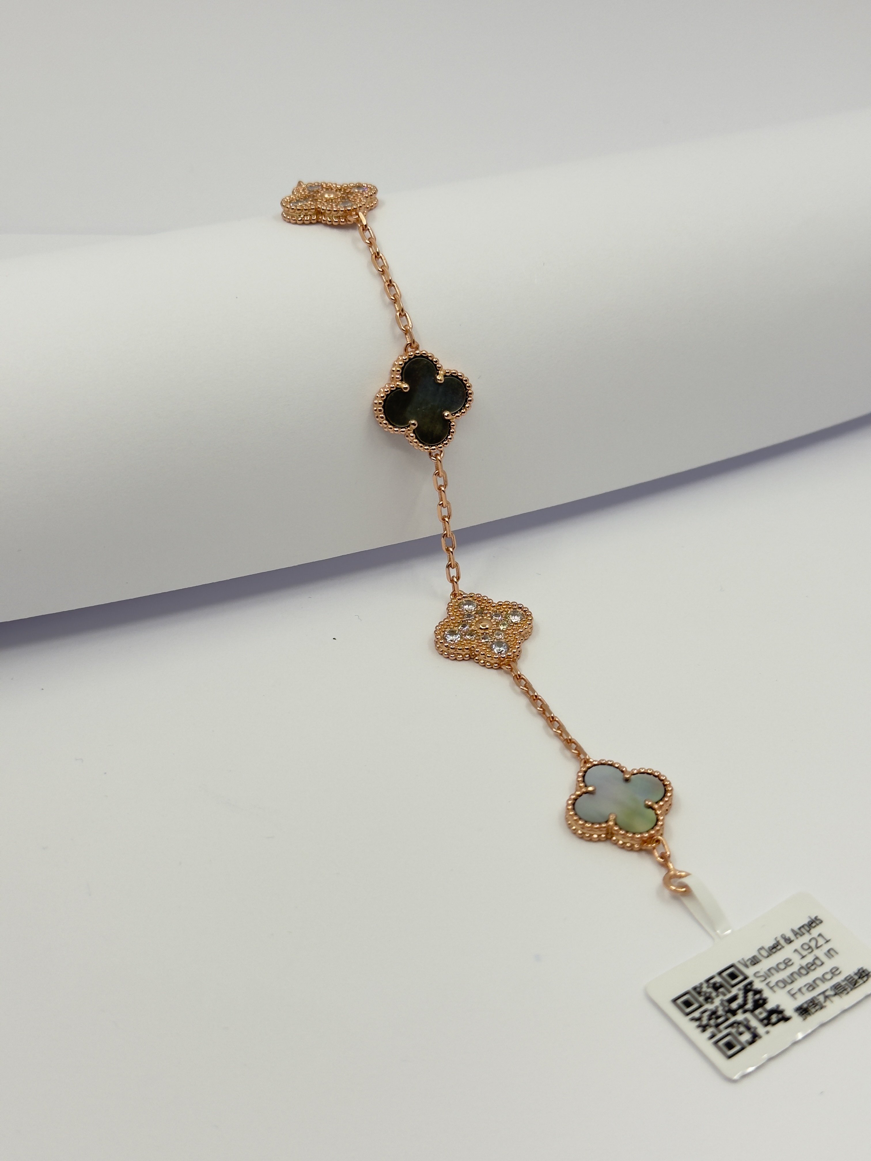 VCA. Alhambra Mother of Pearl Sedef Taşlı Bileklik