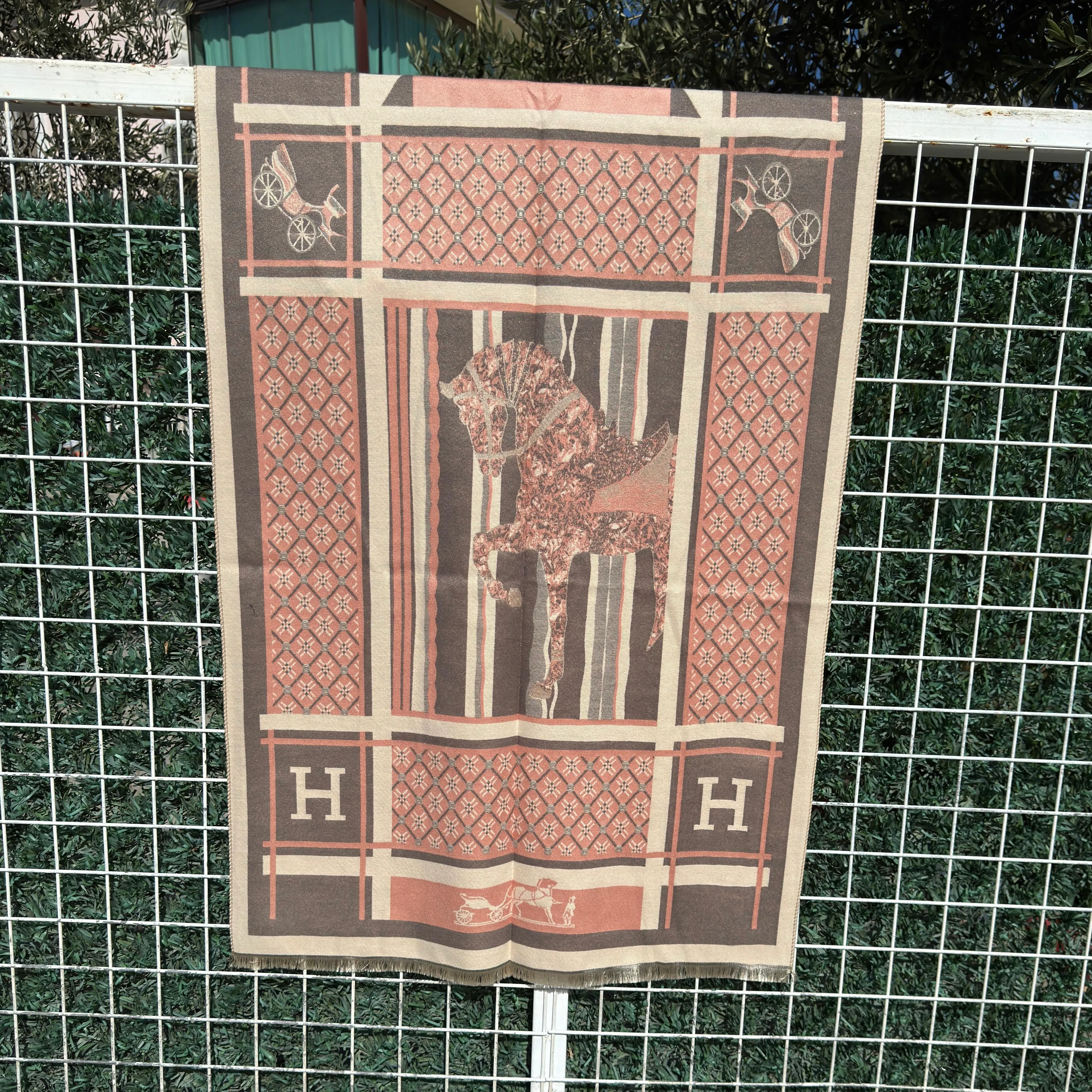 Equestrian Heritage Cashmere-Silk Şal