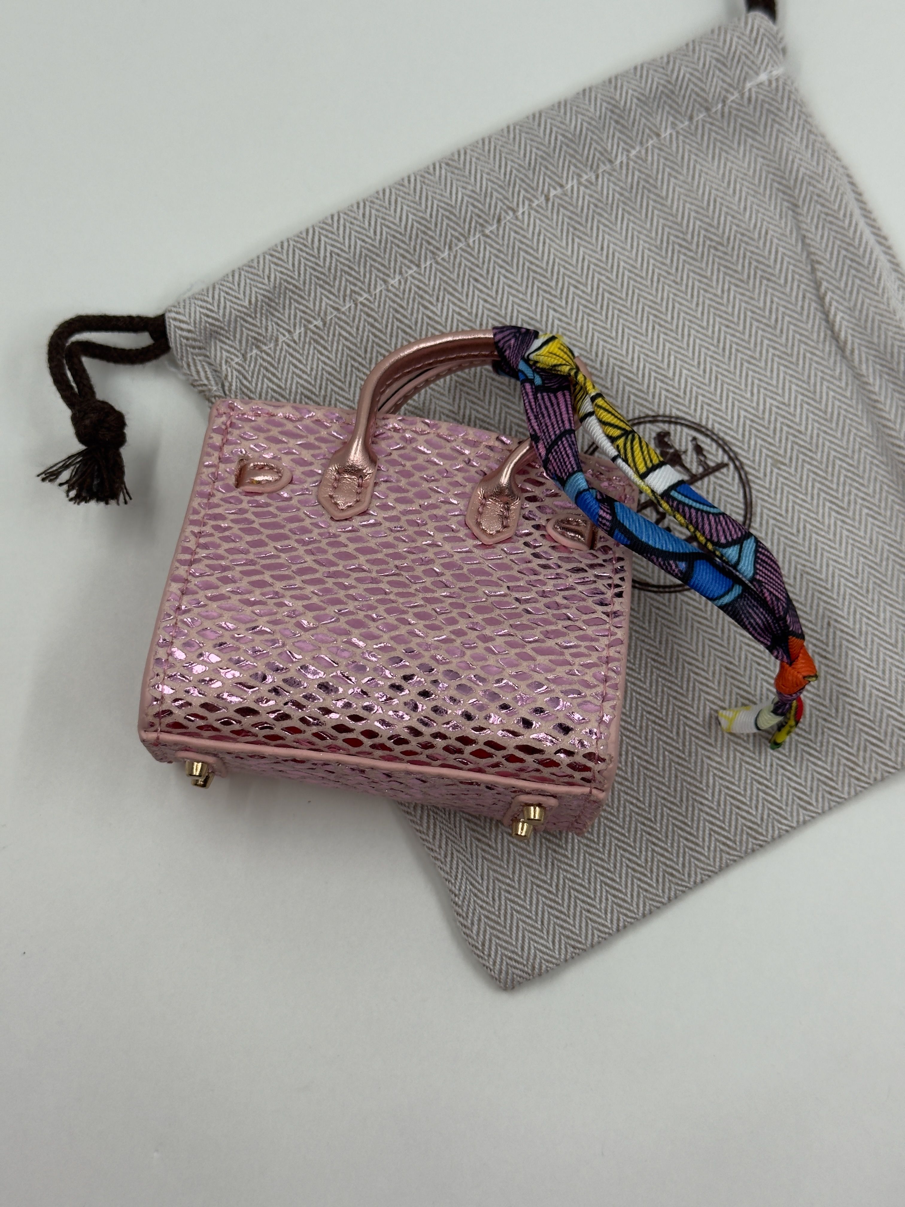 Hrms. Balık Pulu Toz Pembe Birkin Charm