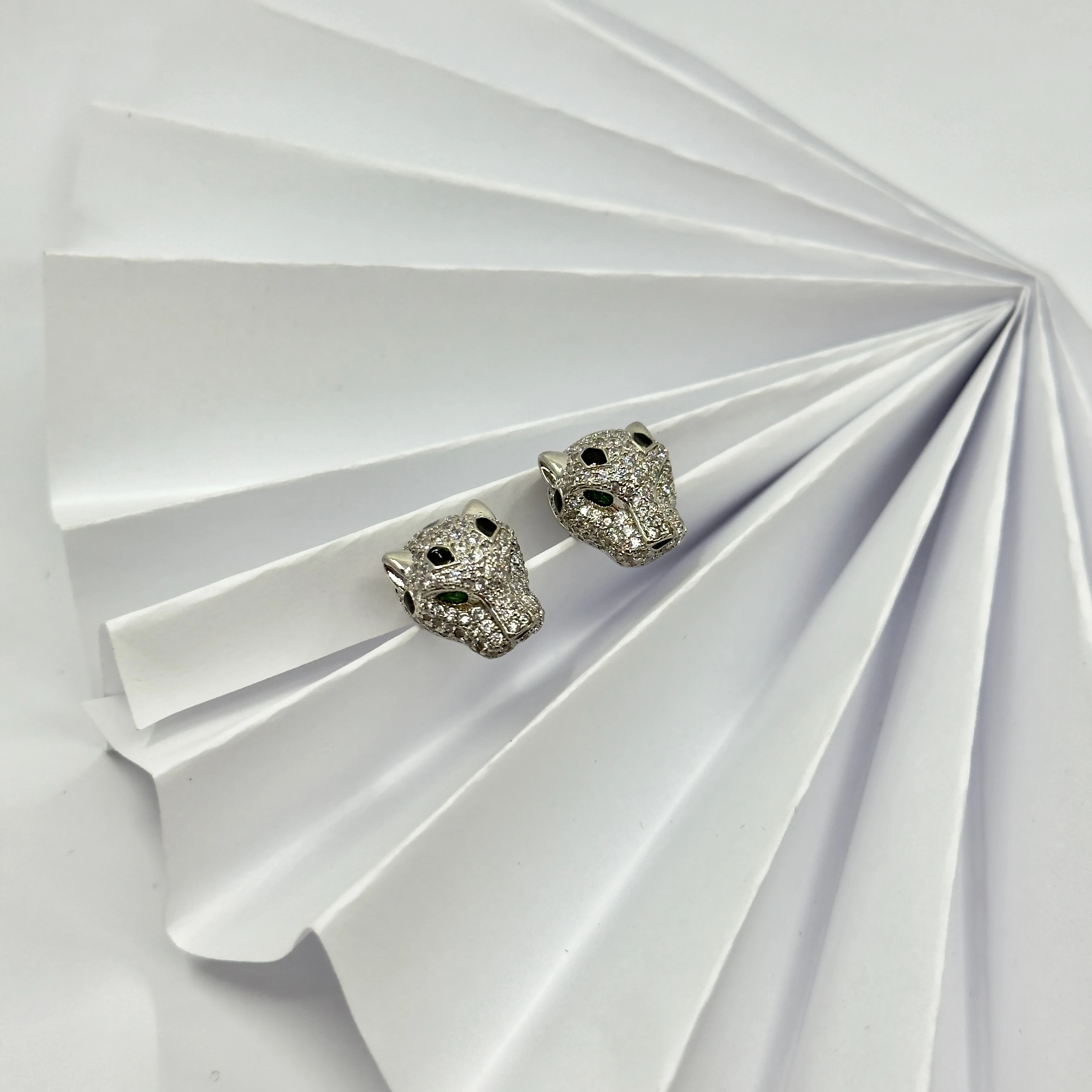 Pantere Crt Düğme Küpe