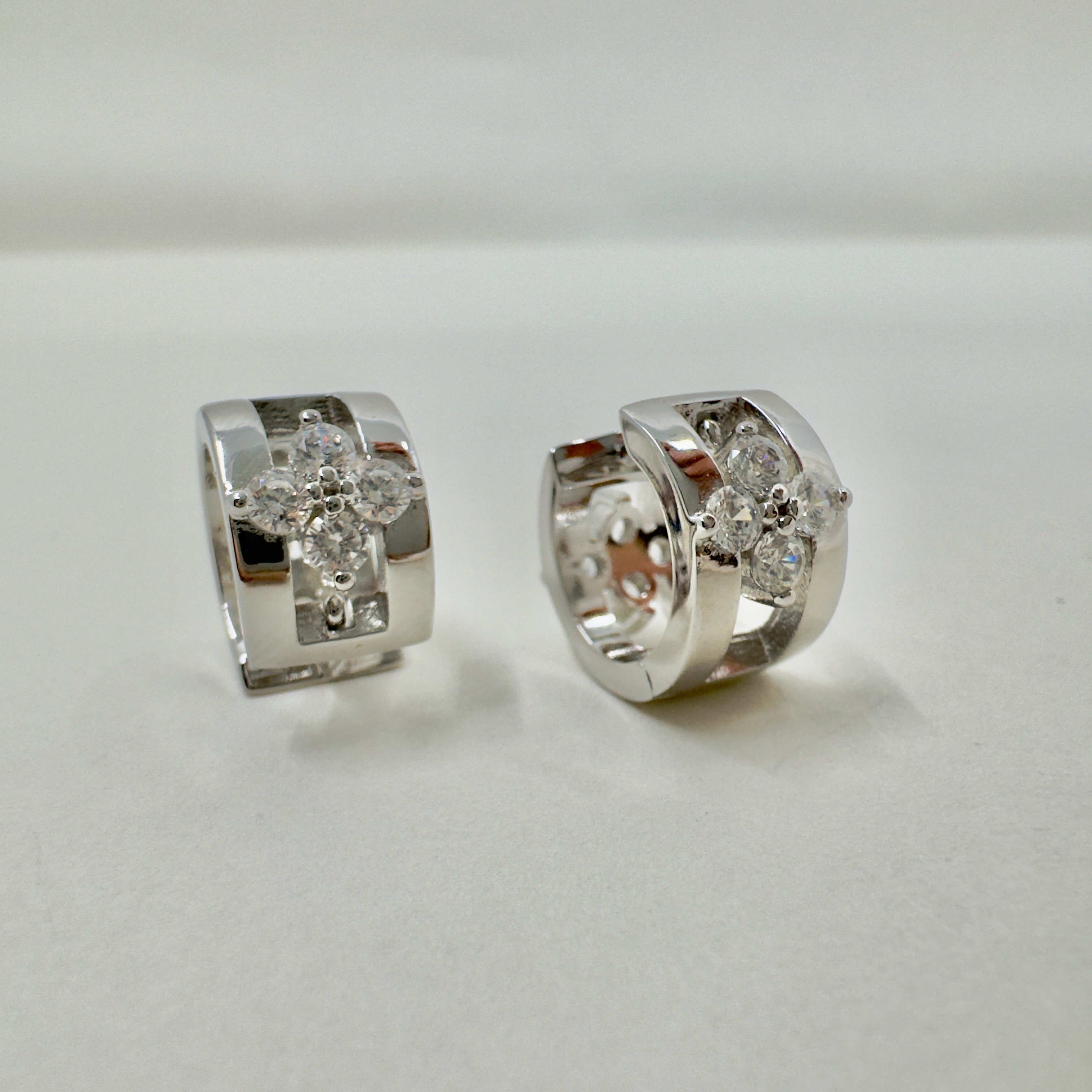Prem. Roberto C. Silver Küpe