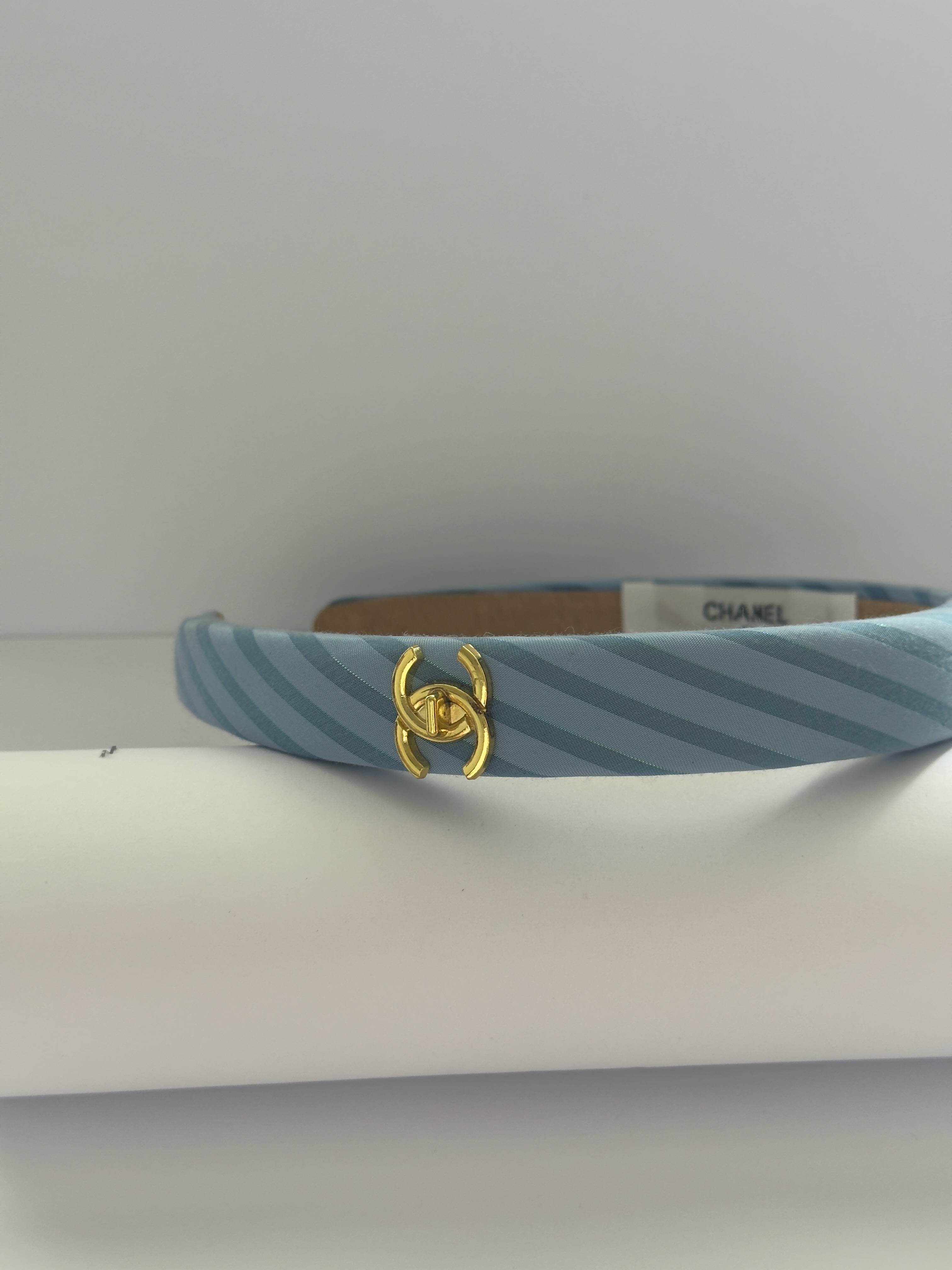 Azure Elegance Taç