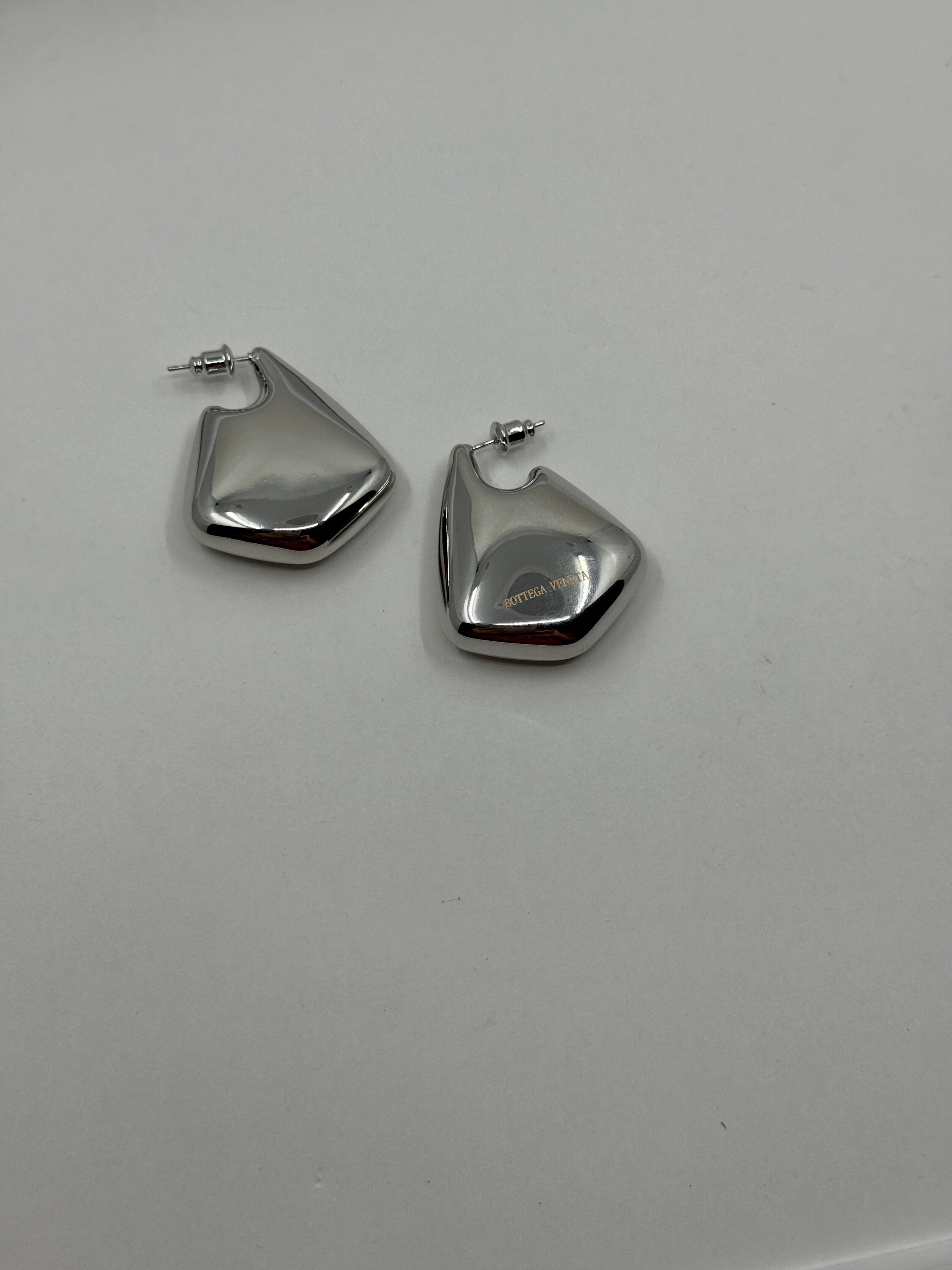 Botte. Silver Fin Küpe
