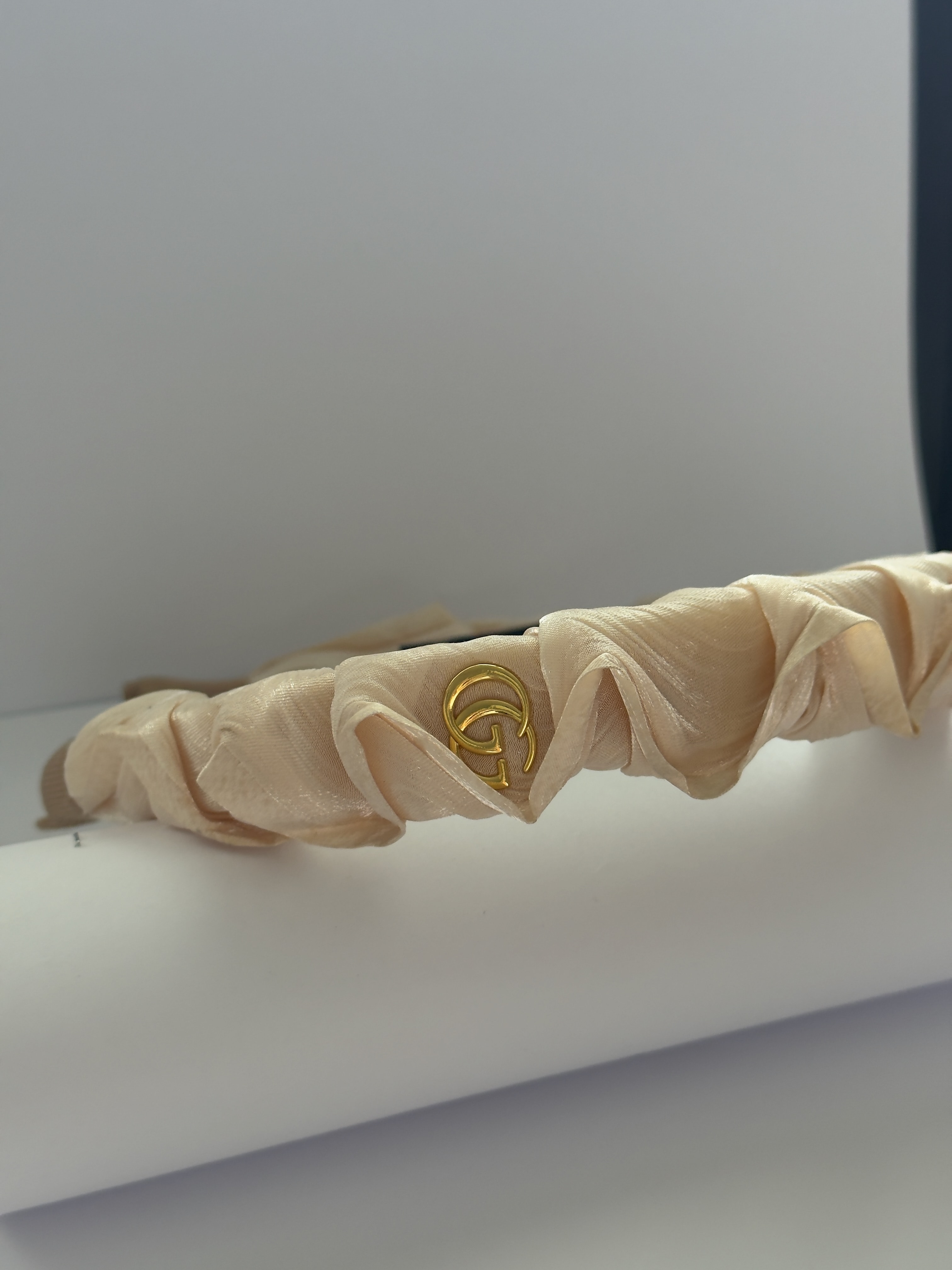 Ivory Drape Taç