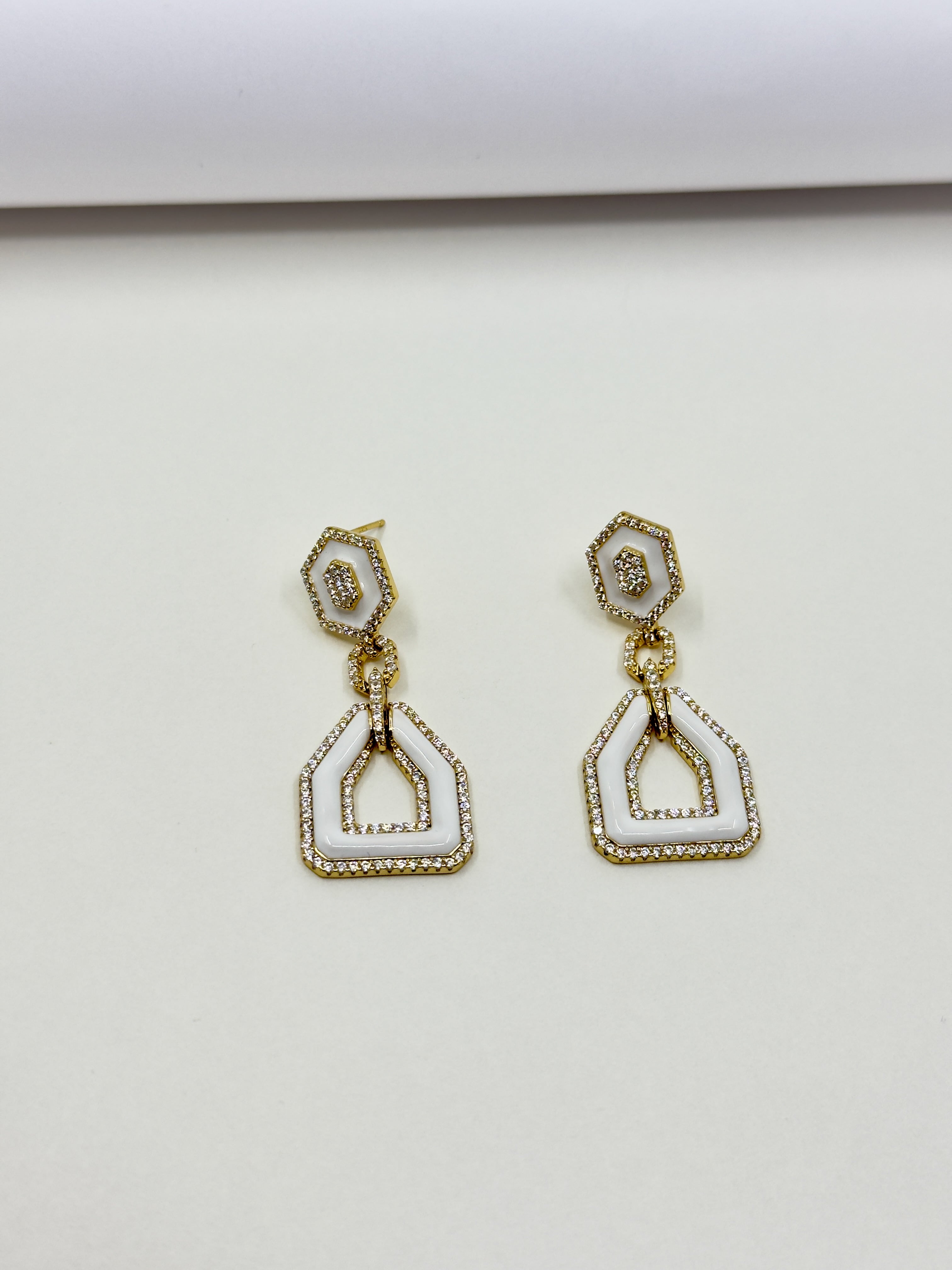 White Gold Enamel Küpe