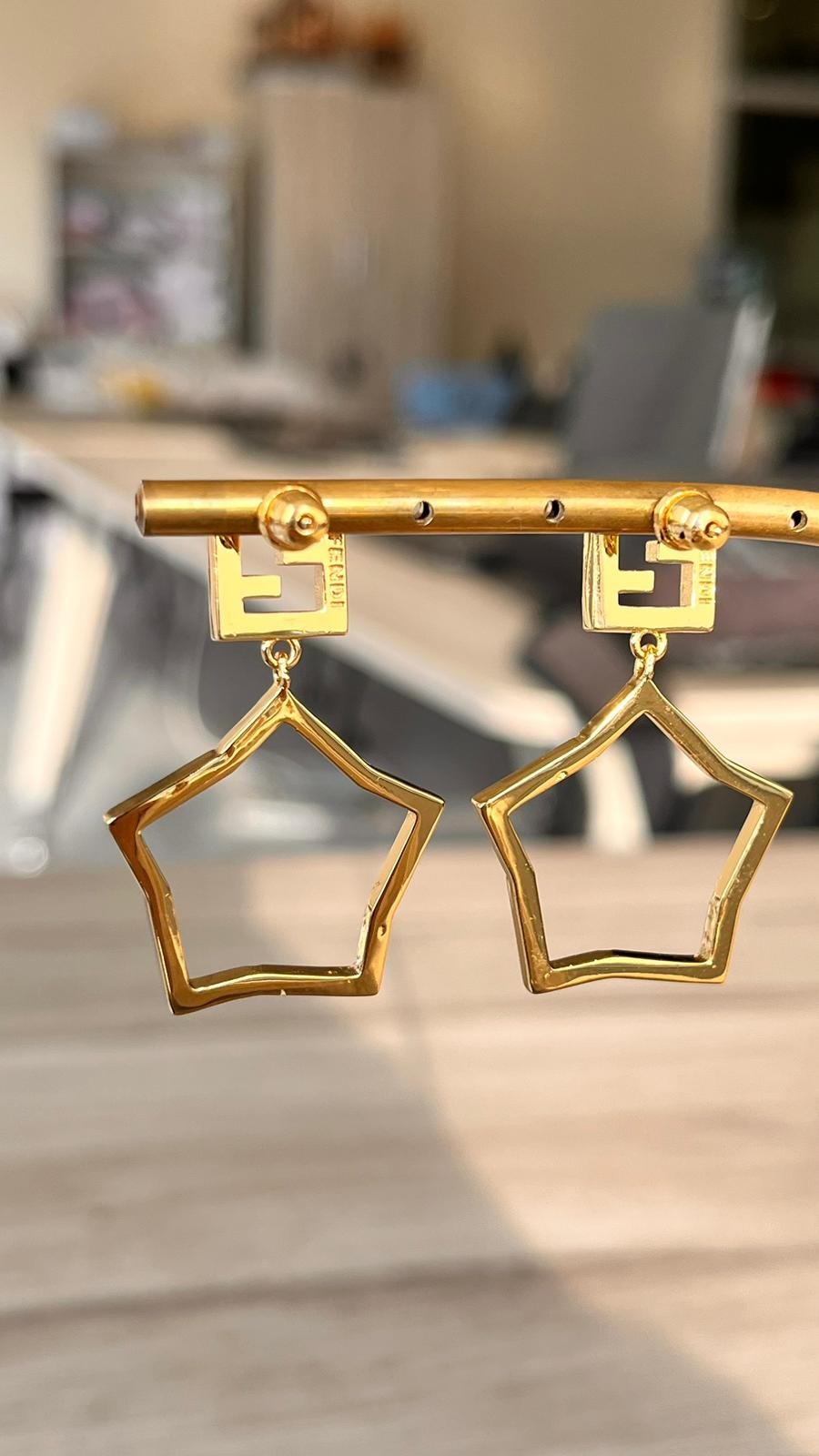 Fndi.Gold Yıldız Küpe