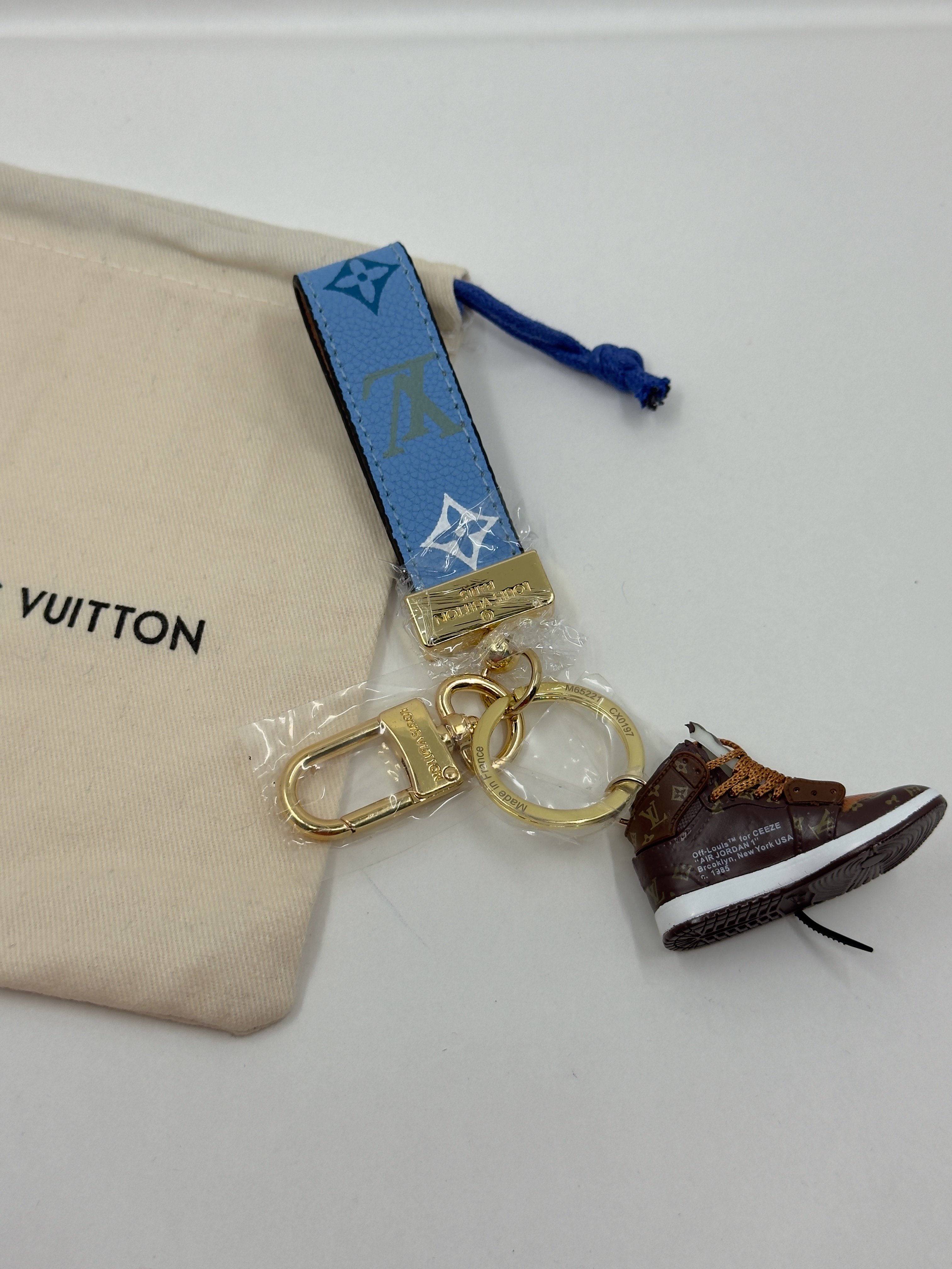 LV. Mavi Kulp Ayakkabı Bag Charm