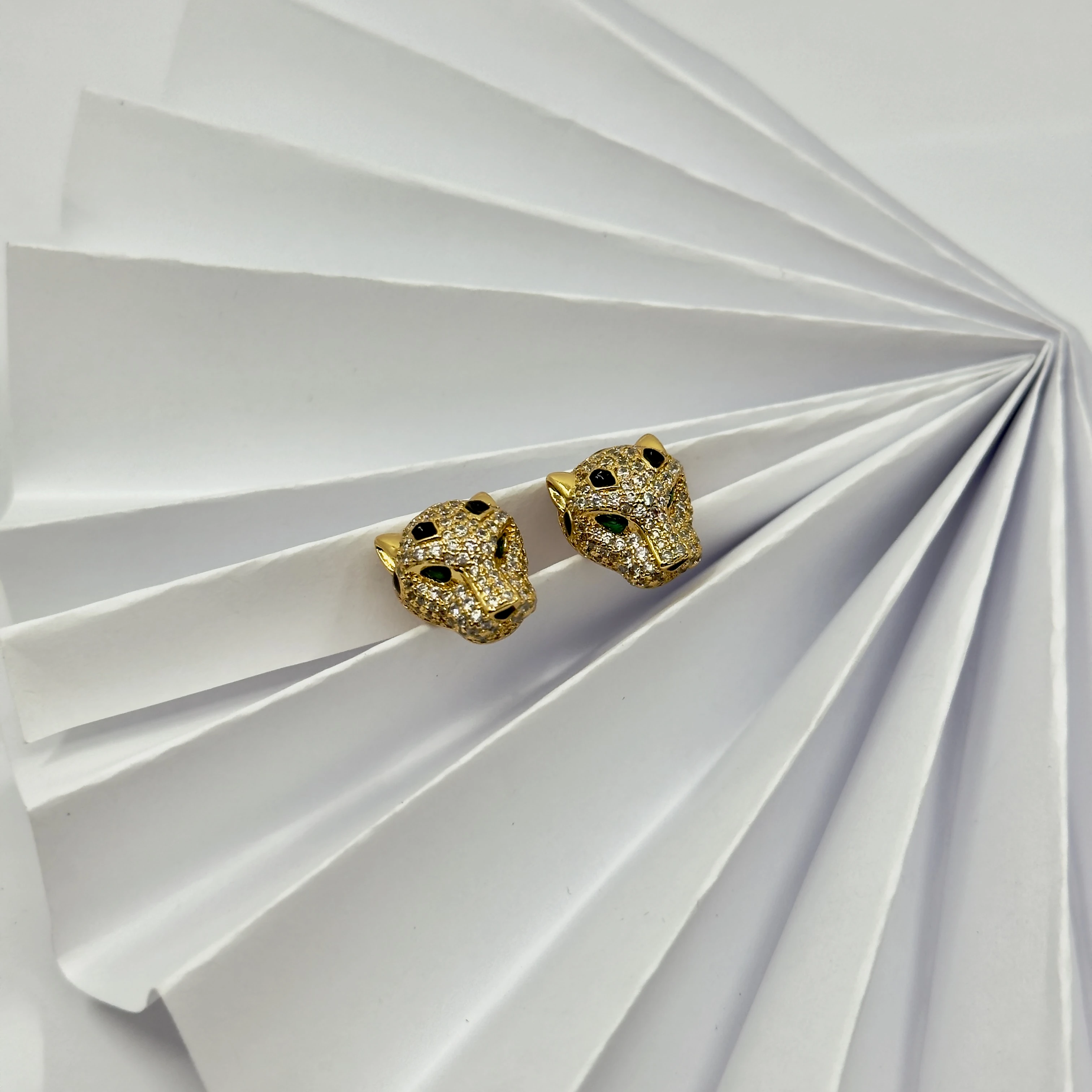 Gold Pantere de Crt Düğme Küpe