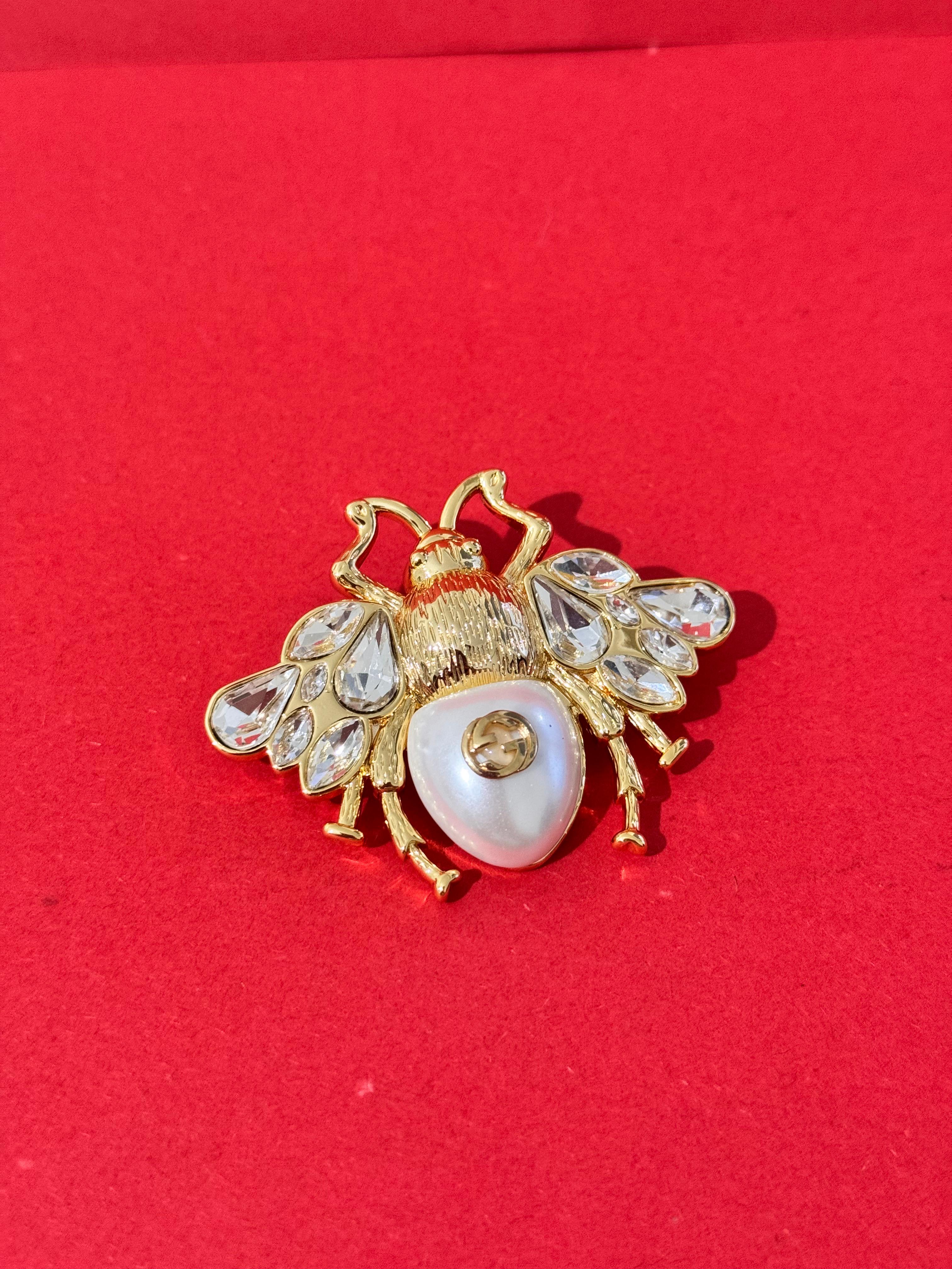 Gcci. Gold Arı Taşlı Broş