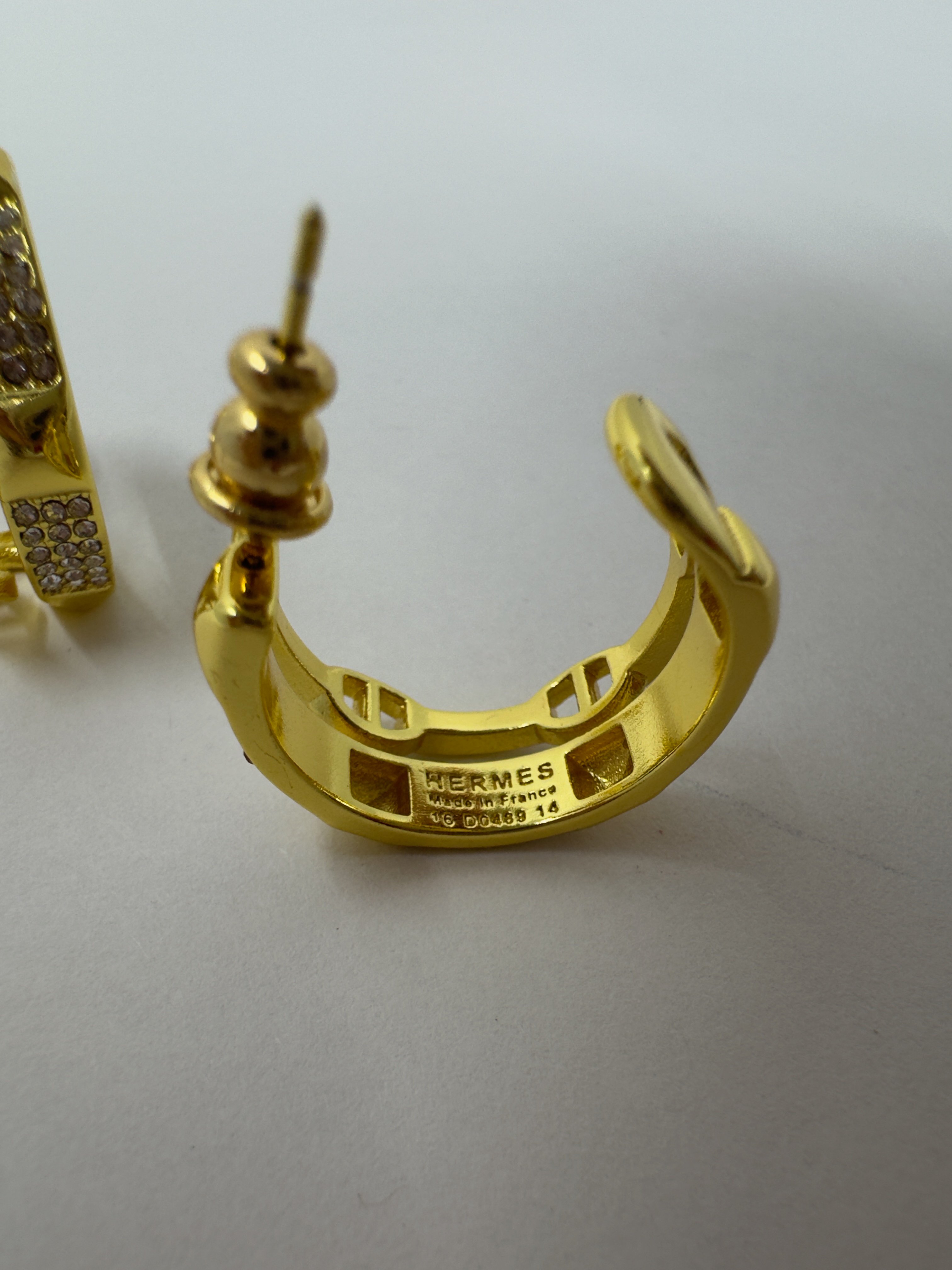 Hrms. Gold Chain Lock Küpe
