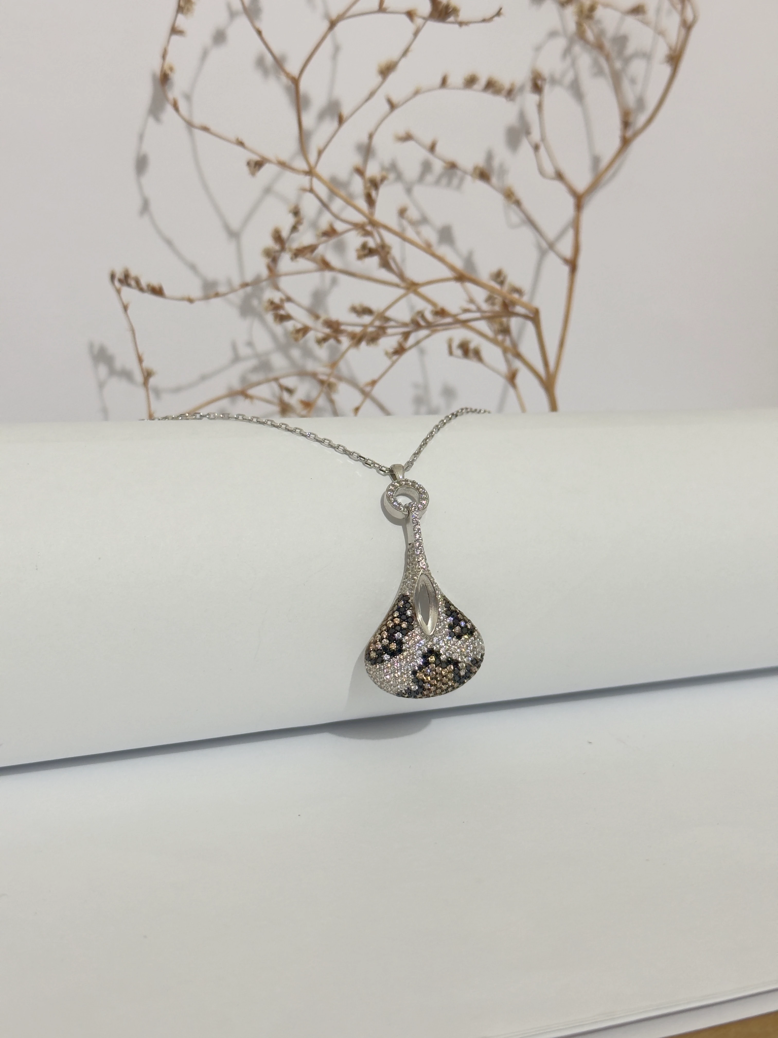 Nebula. Leopard Calabasse Kolye