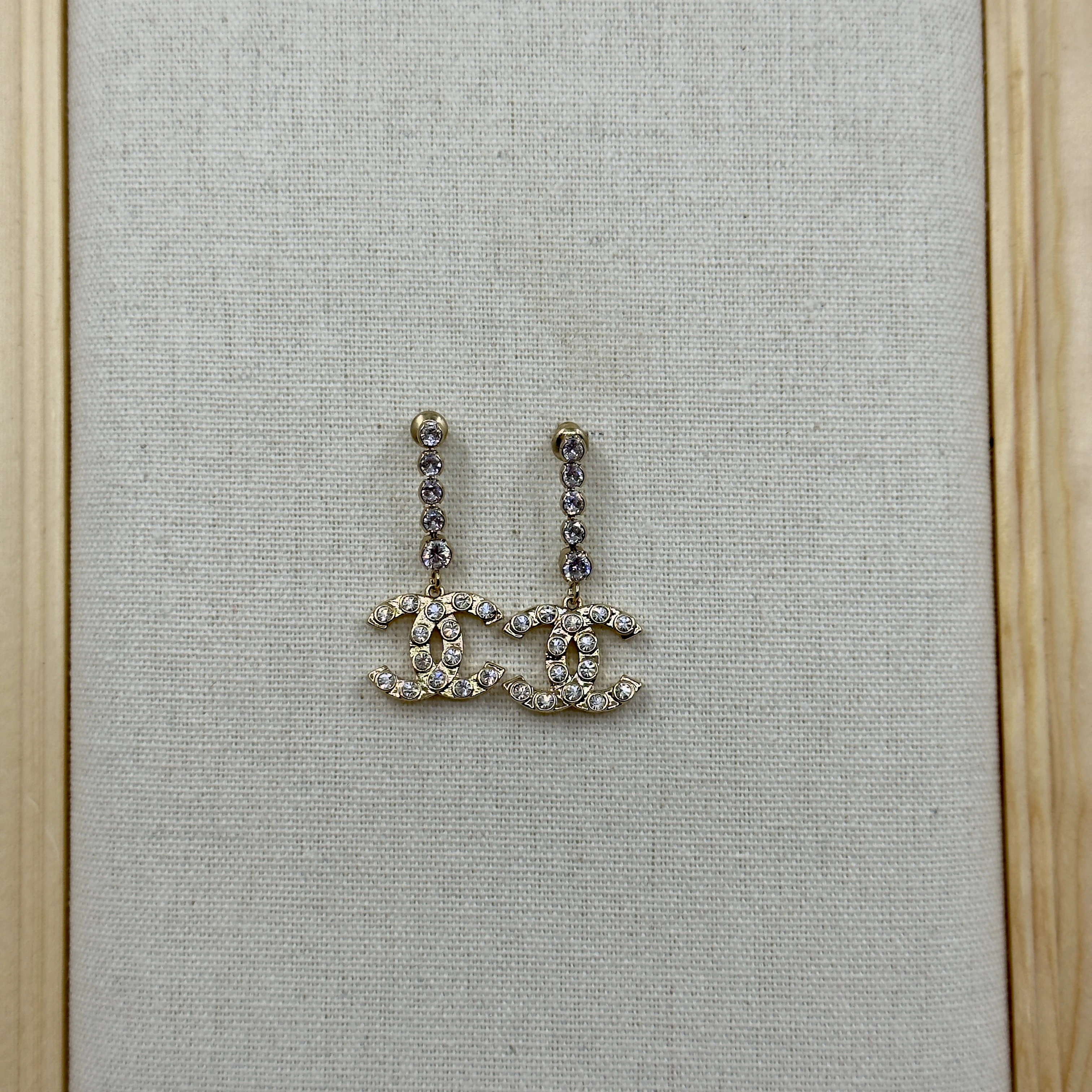 Taşlı Sallantılı Chnl Küpe