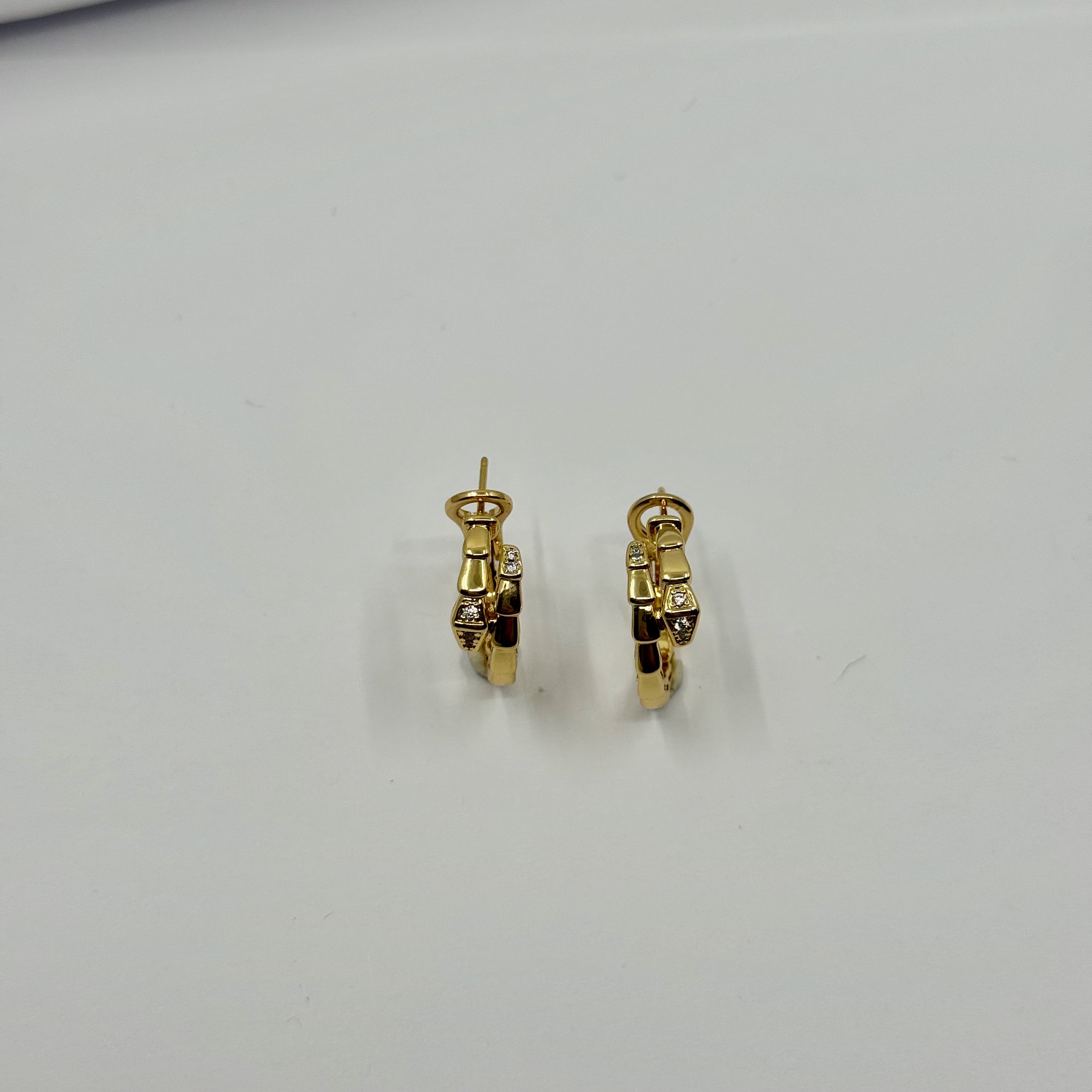 Gold Ucu Taşlı Küpe