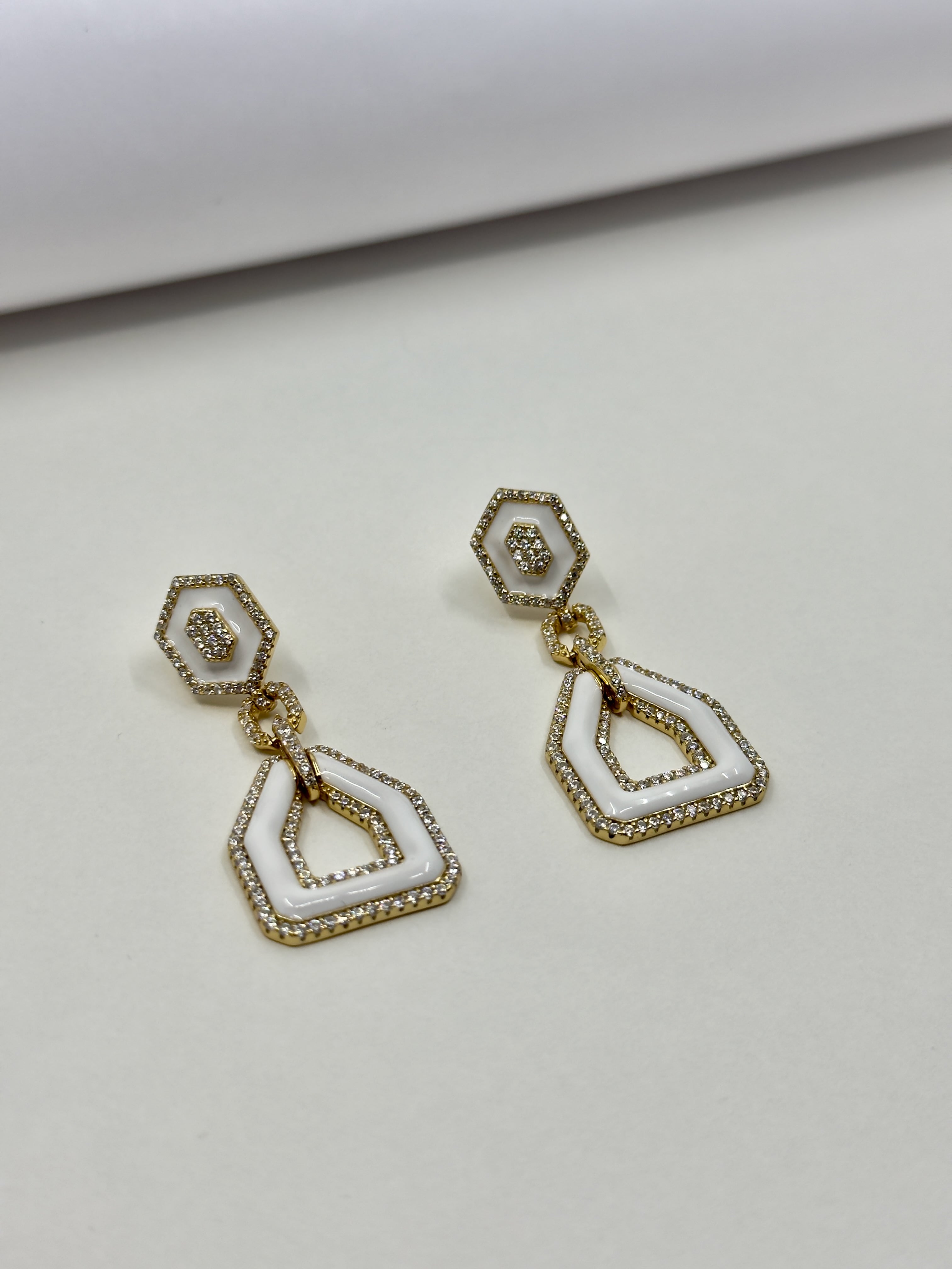 White Gold Enamel Küpe