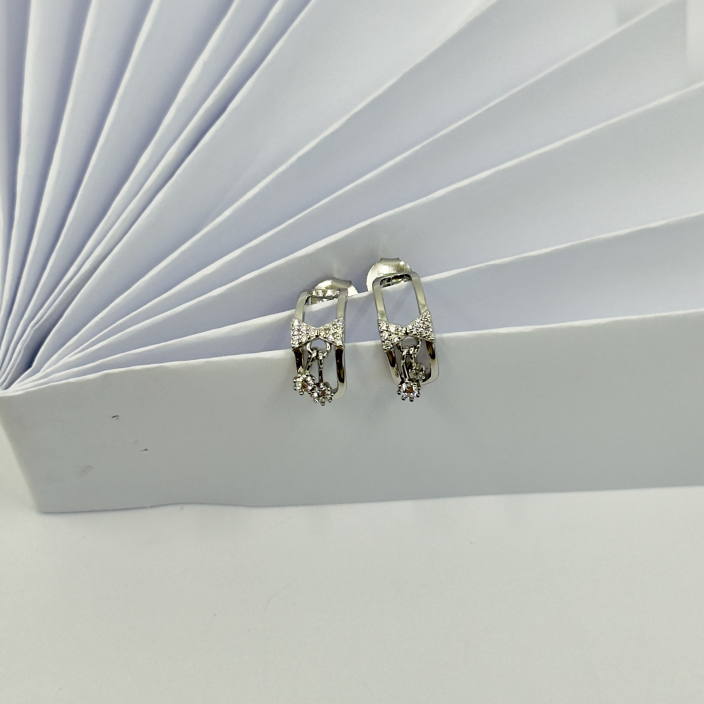 Gümüş Baget Taşlı Modern Halka Küpe