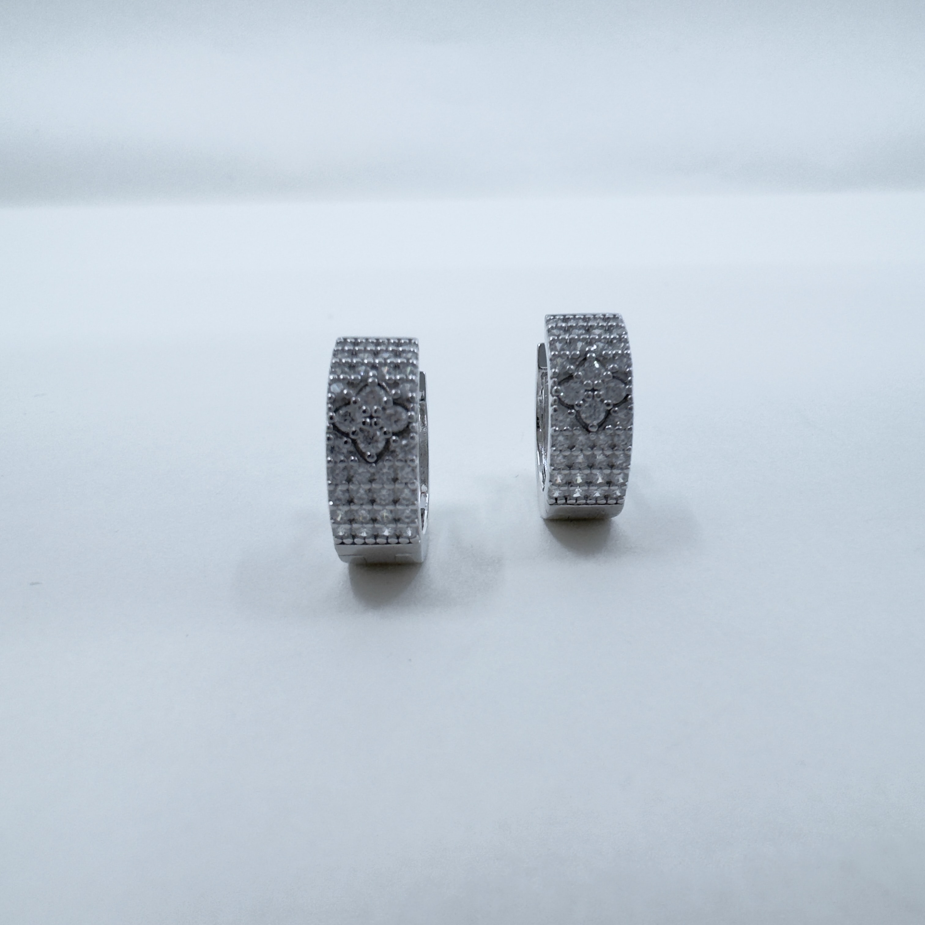 Silver Taşlı Küpe