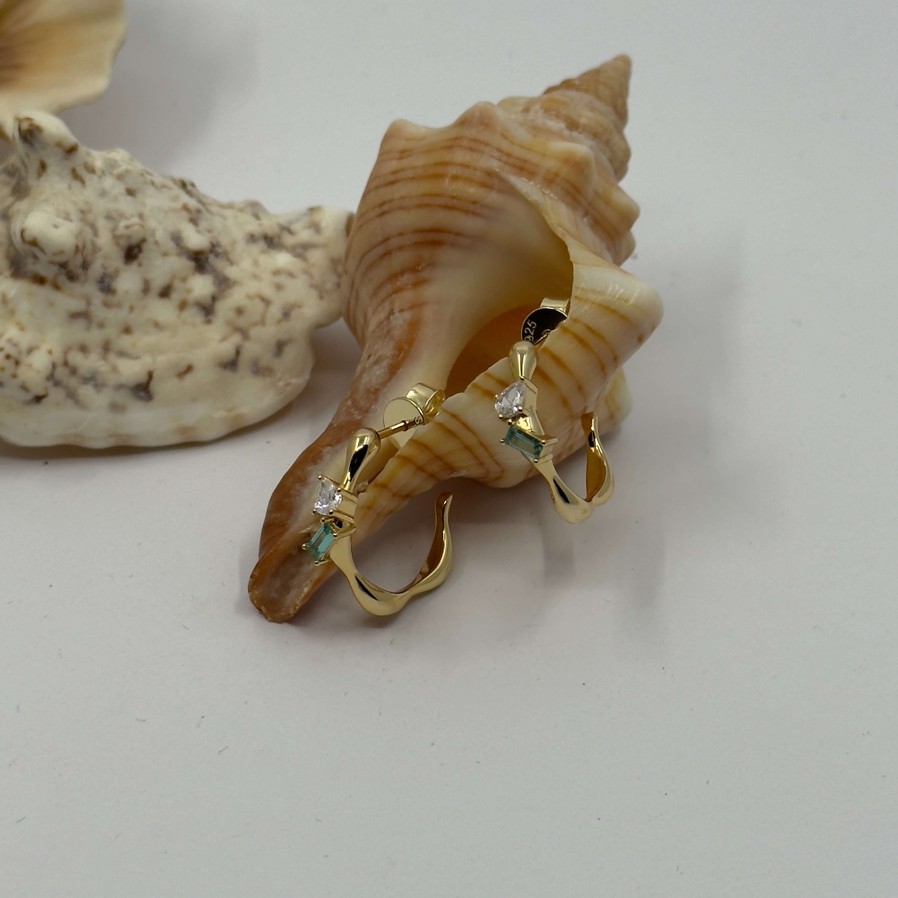 Aqua Işık Gold Küpe