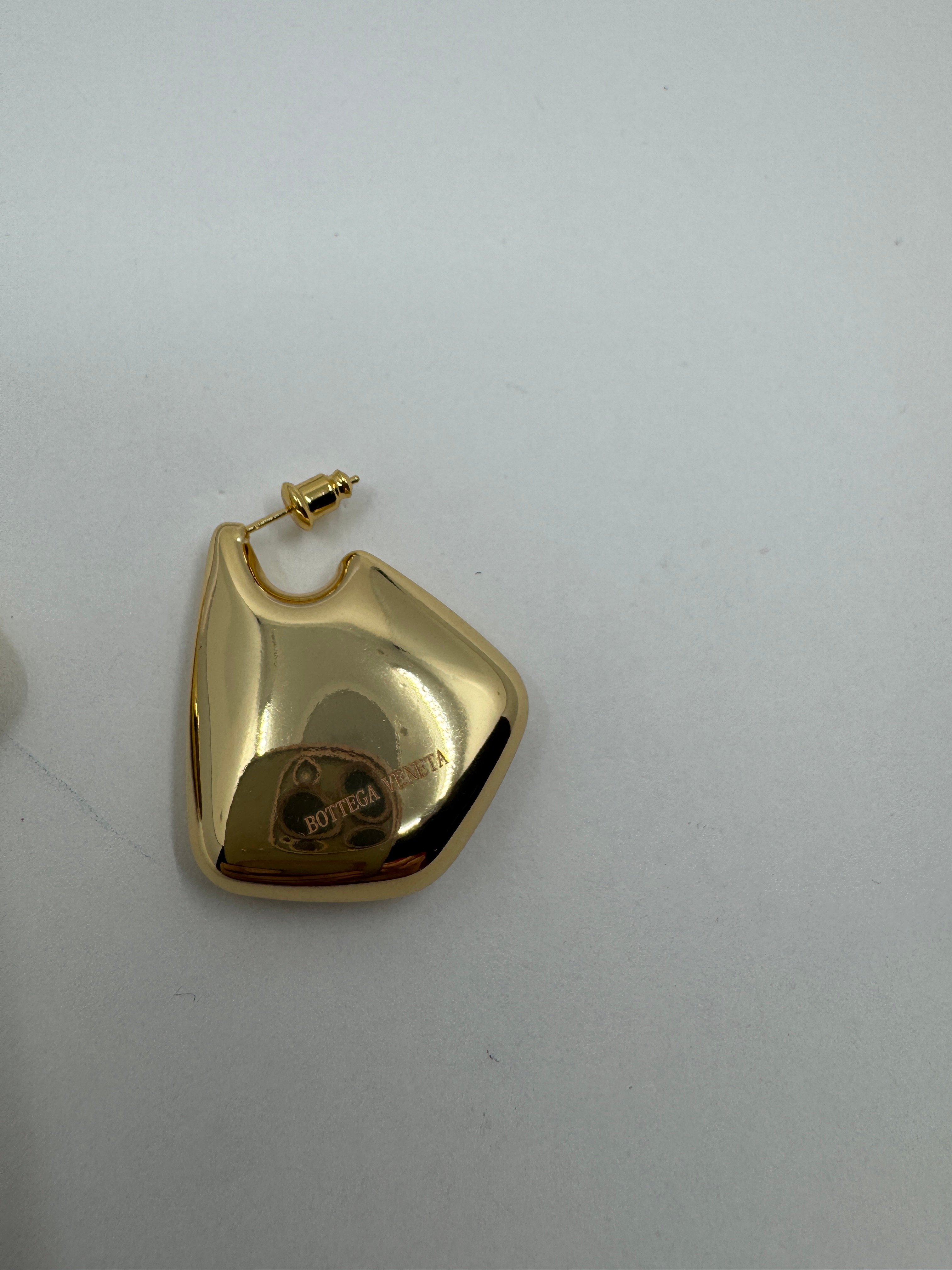 Botte. Gold Fin Küpe