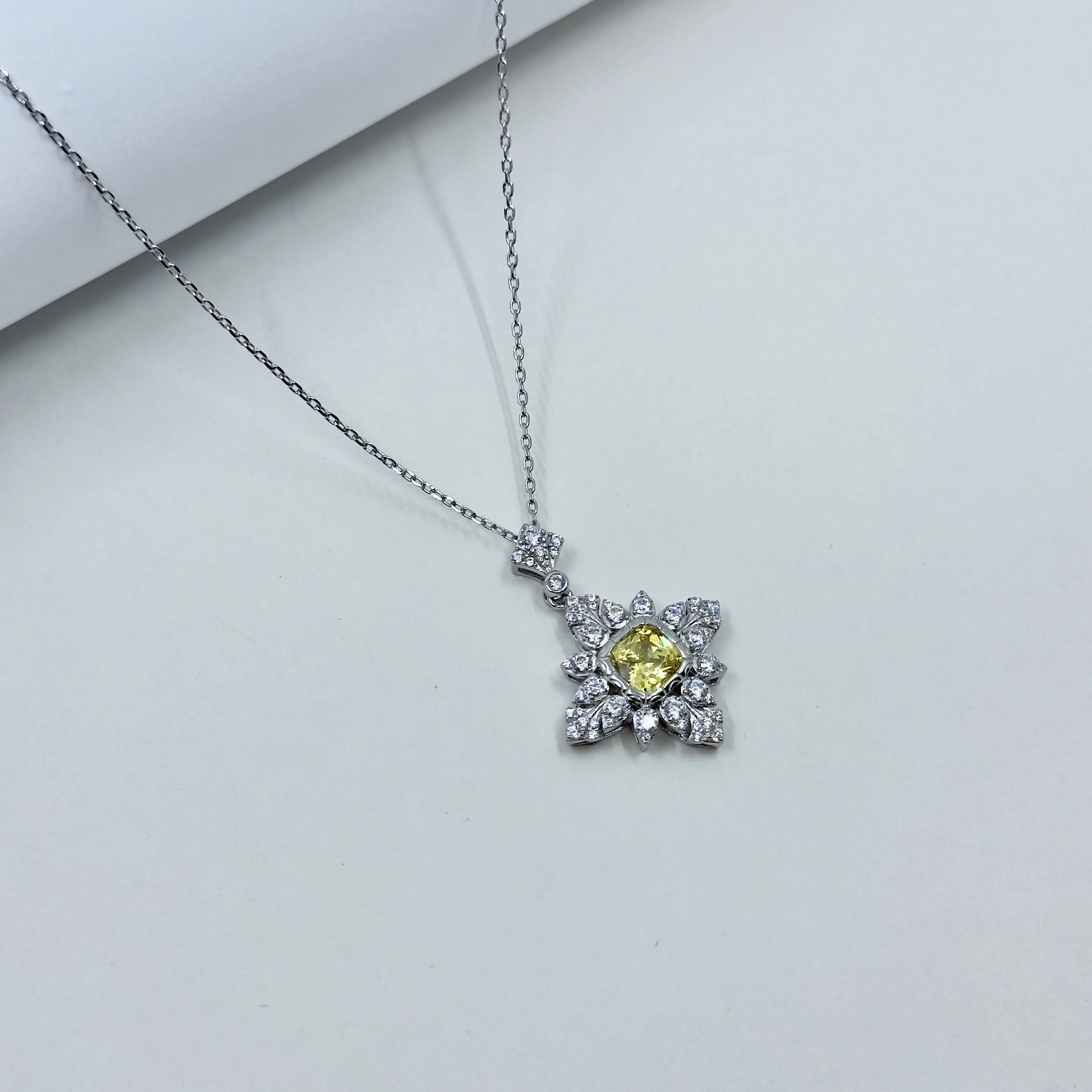 Prem. Floréa Soleil Kolye