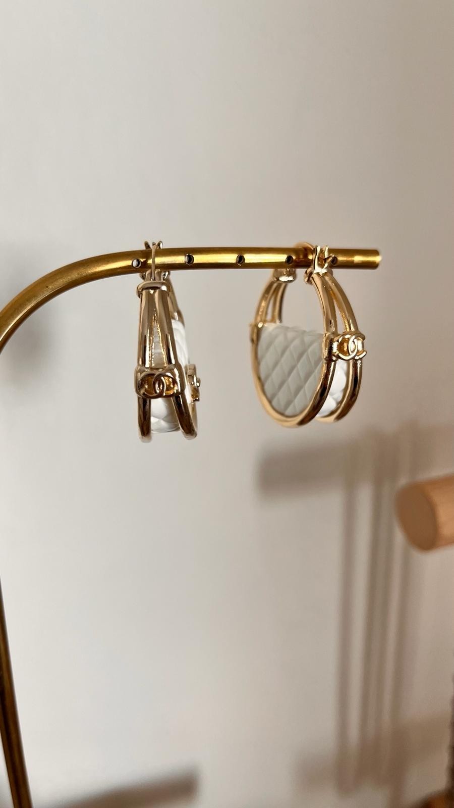 Chnl.Gold Beyaz Çanta Model Küpe