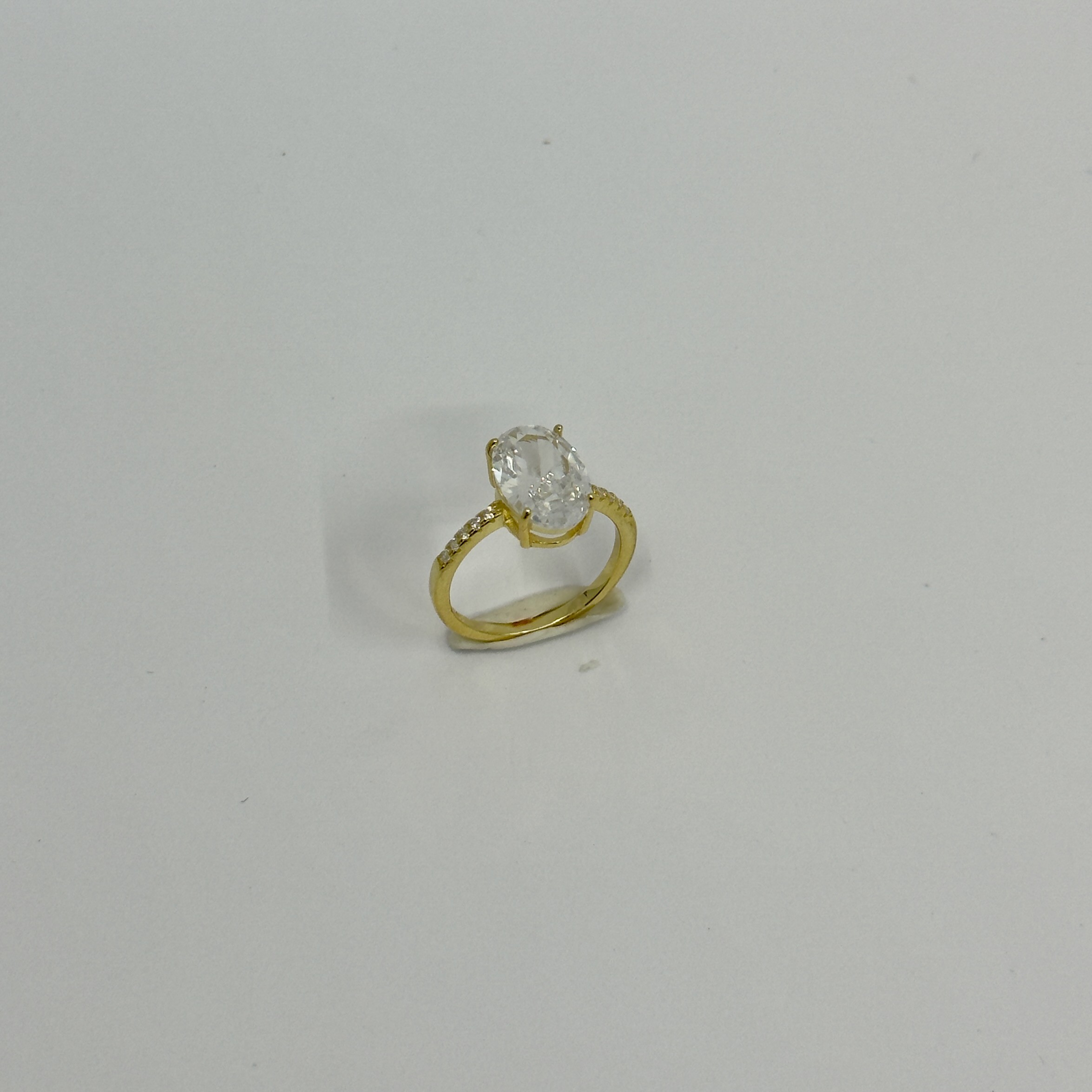 Elara Oval Kesim Taşlı Gold Yüzük