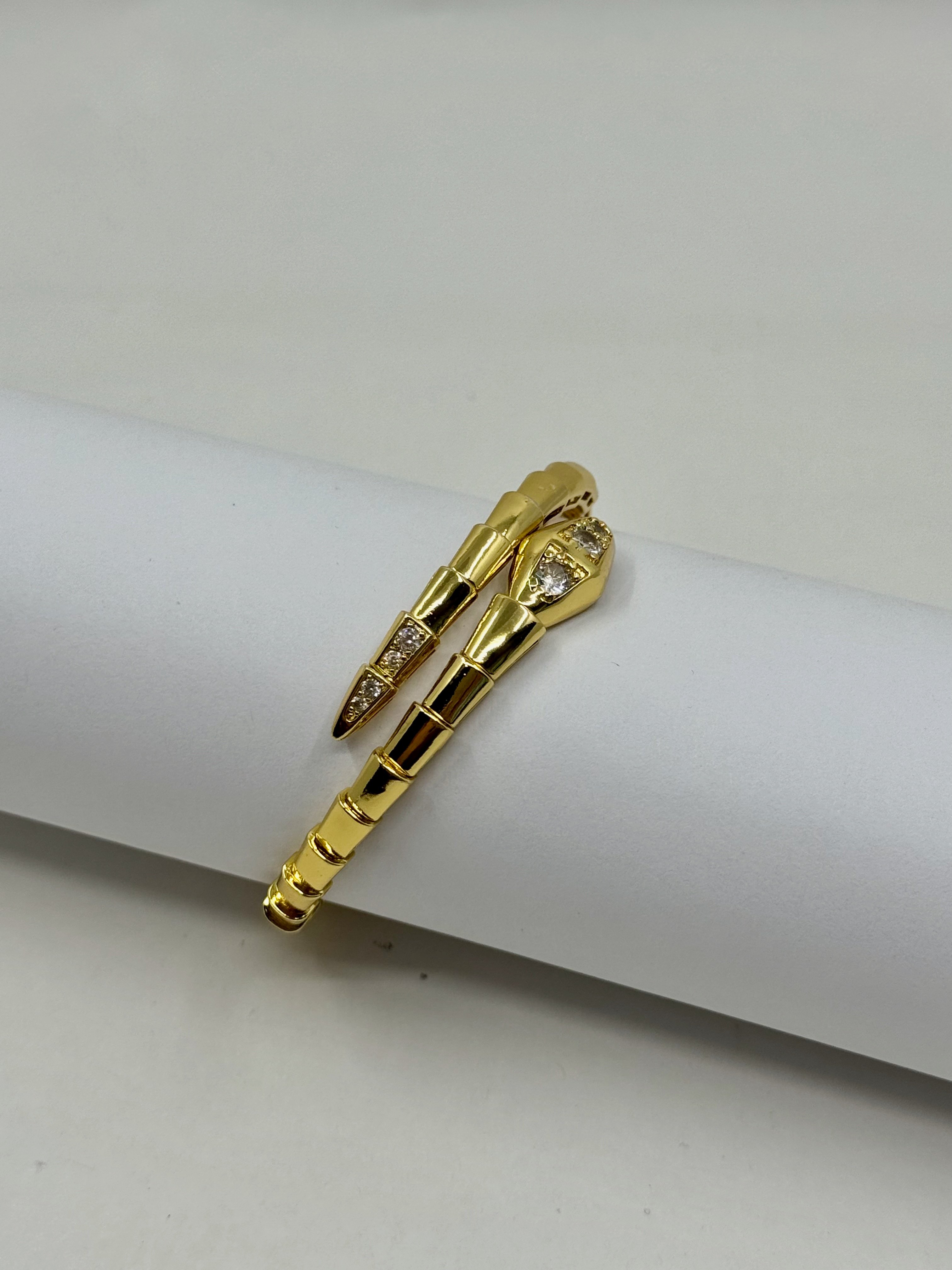 Bvl. Gold Serpenti Ucu Taşlı Bileklik