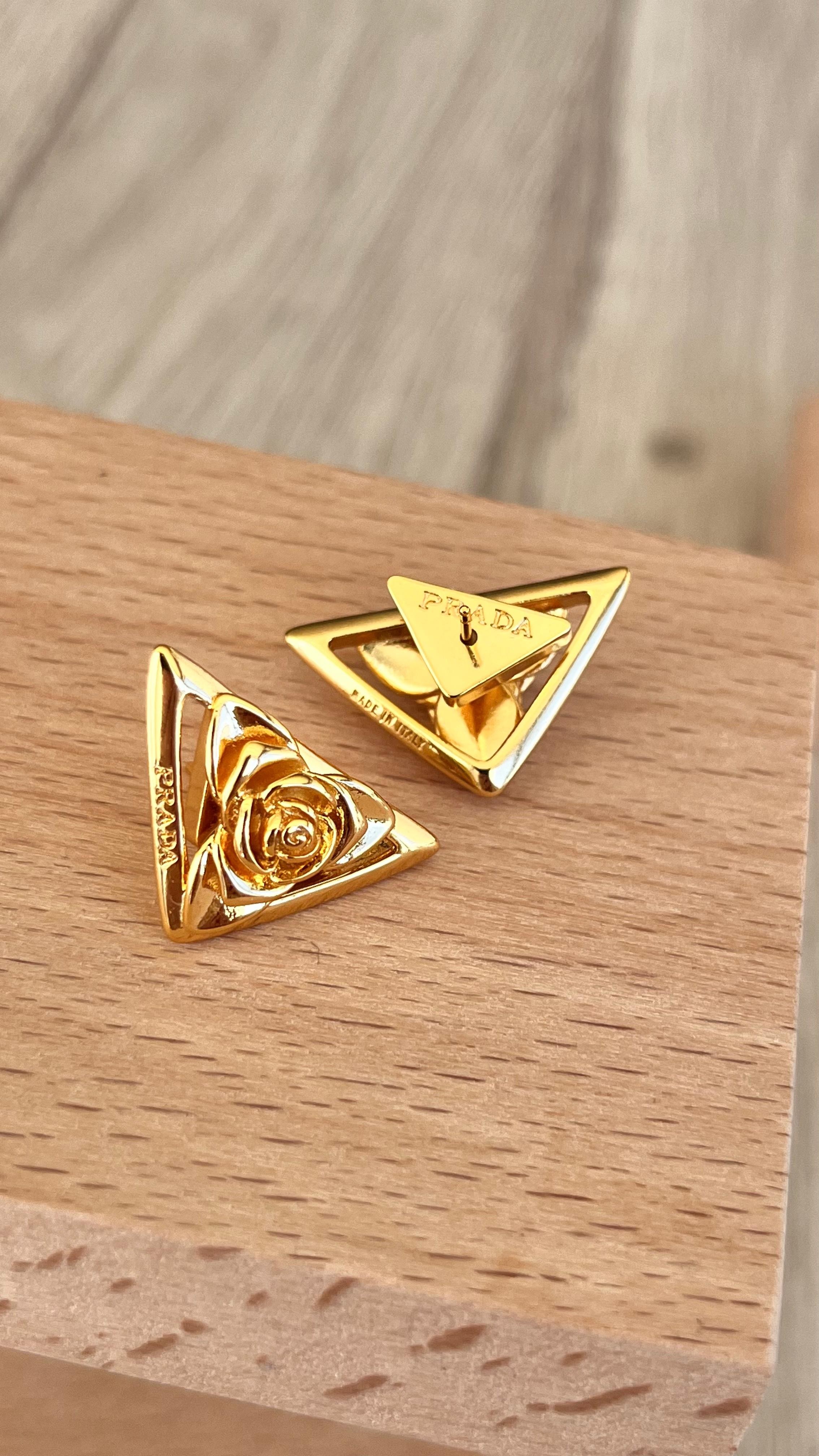 Prda.Gold Gül Detaylı Üçgen Küpe