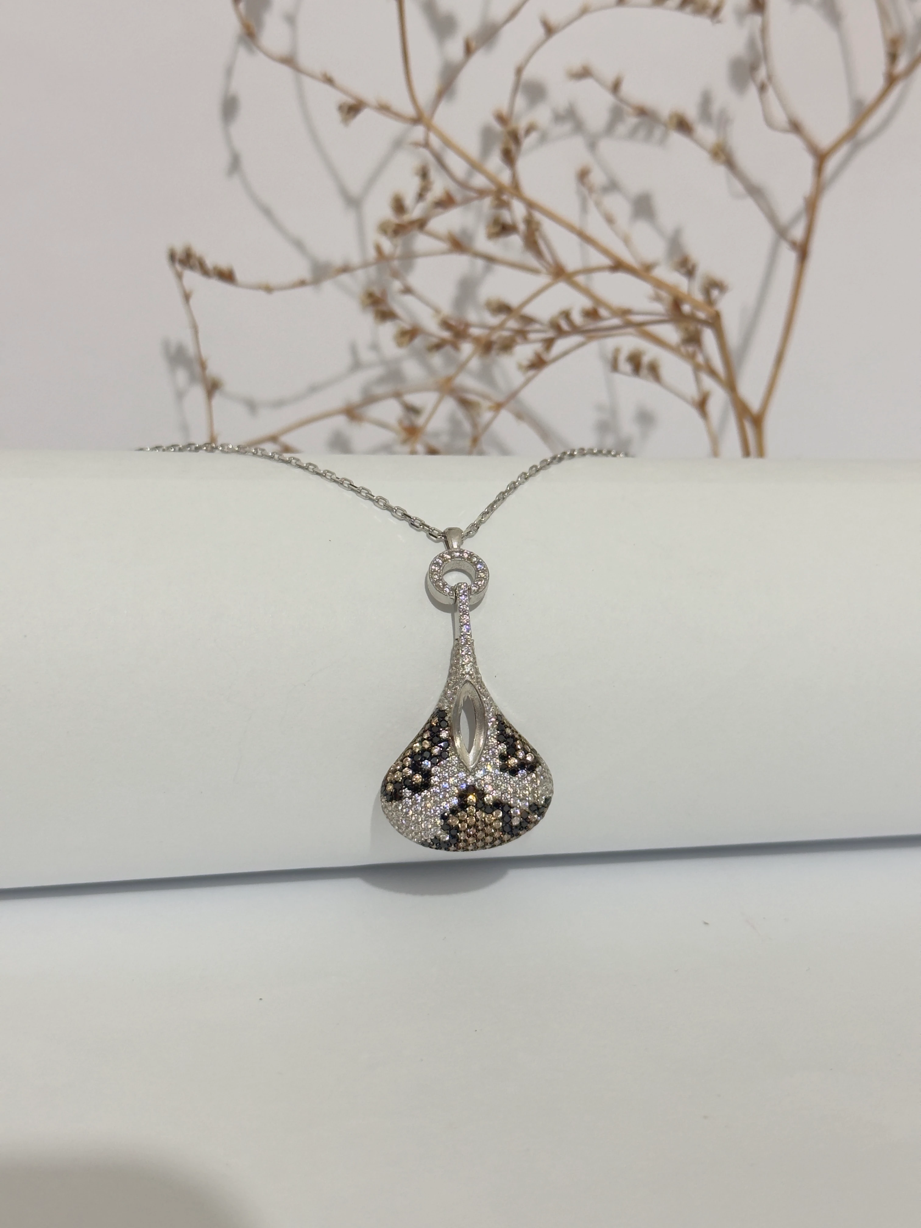 Nebula. Leopard Calabasse Kolye