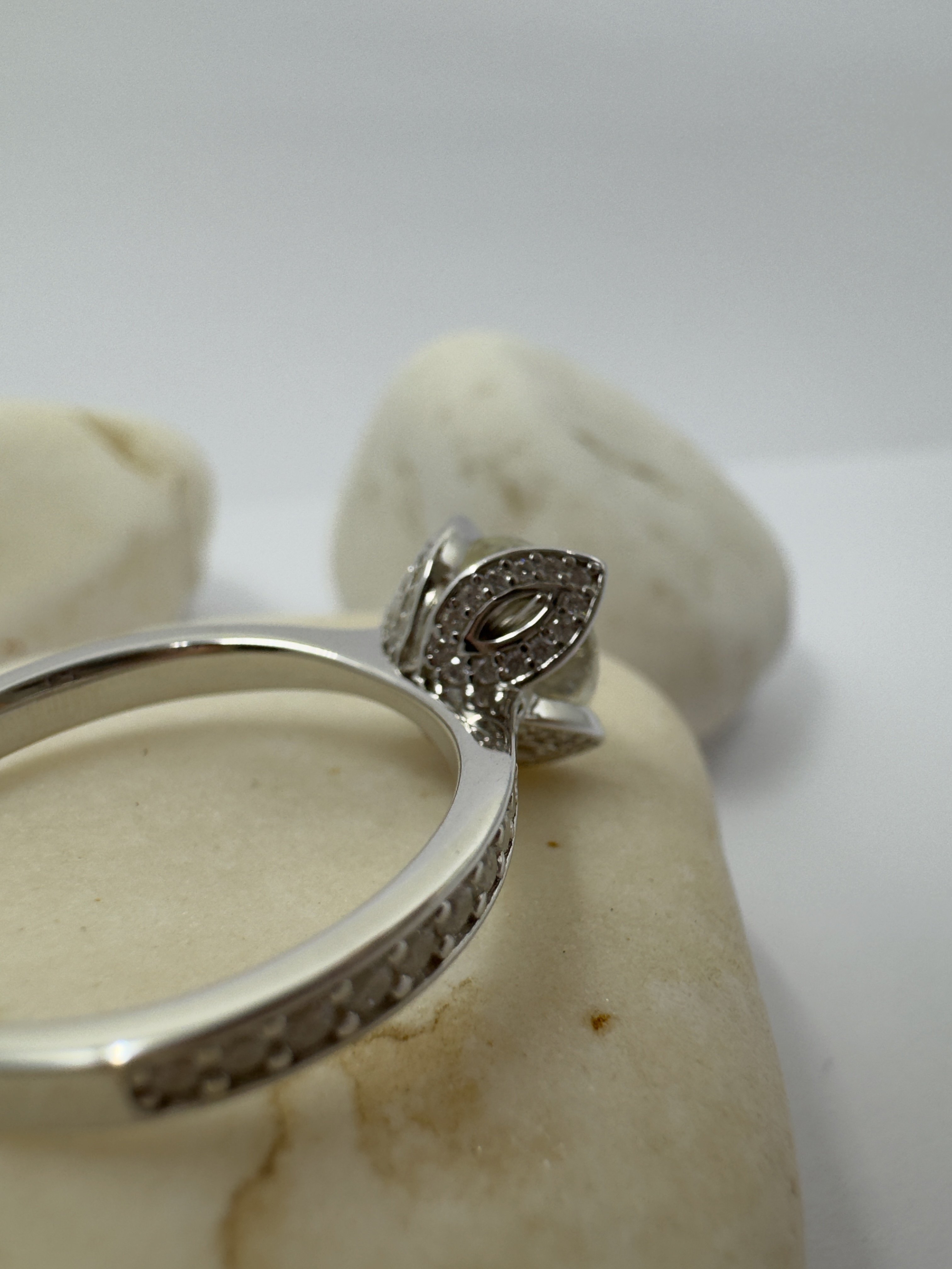 Aurora Moissanite Tektaş Yüzük