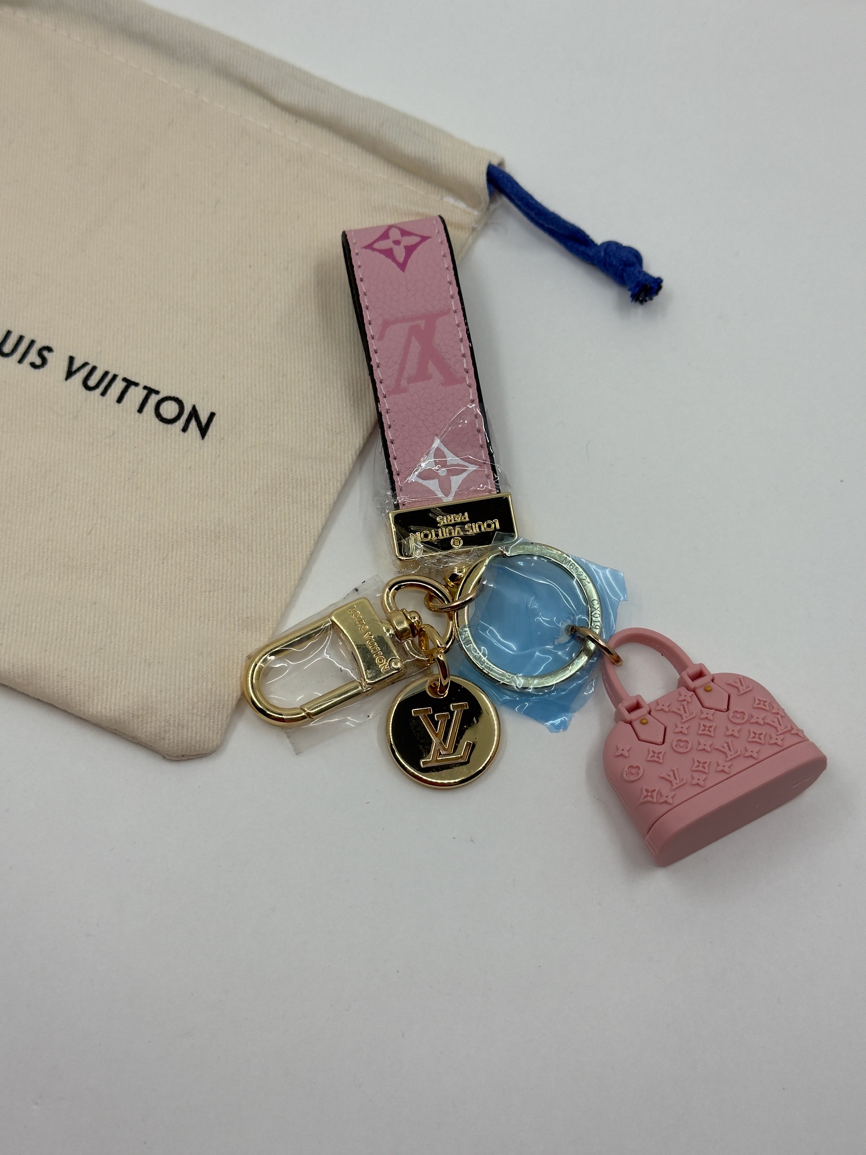 LV. Pembe LV Çanta Bag Charm