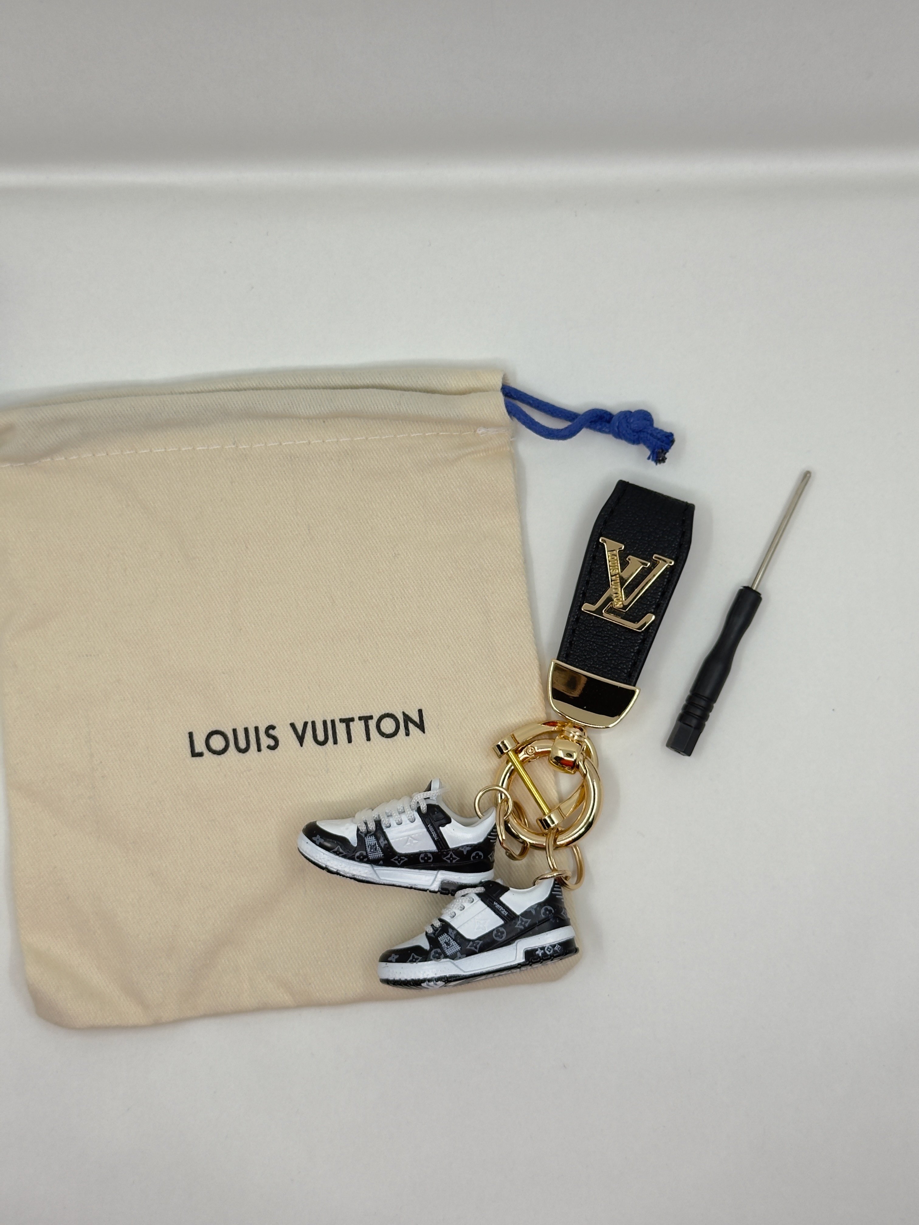LV. Siyah Beyaz LV Ayakkabı Bag Charm