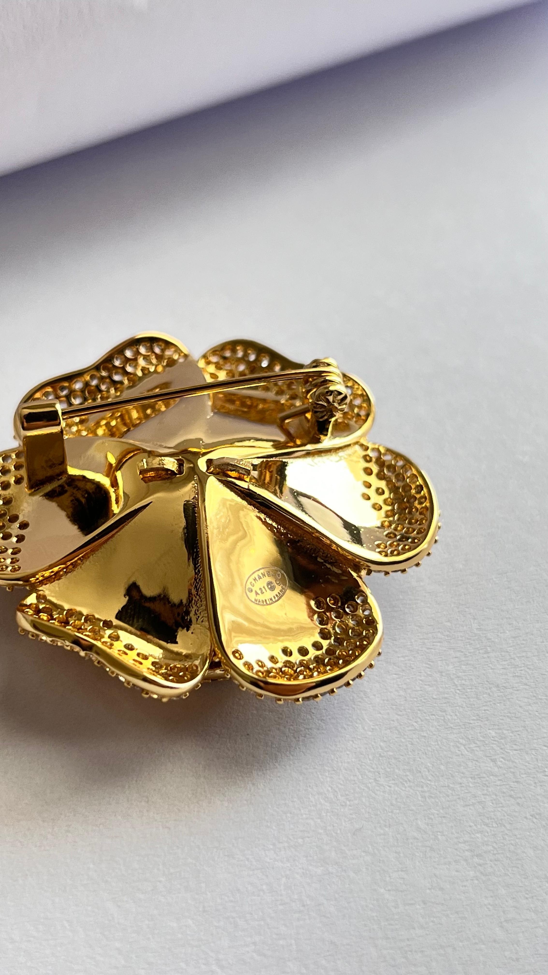 Chnl. Gold Gül Model Broş
