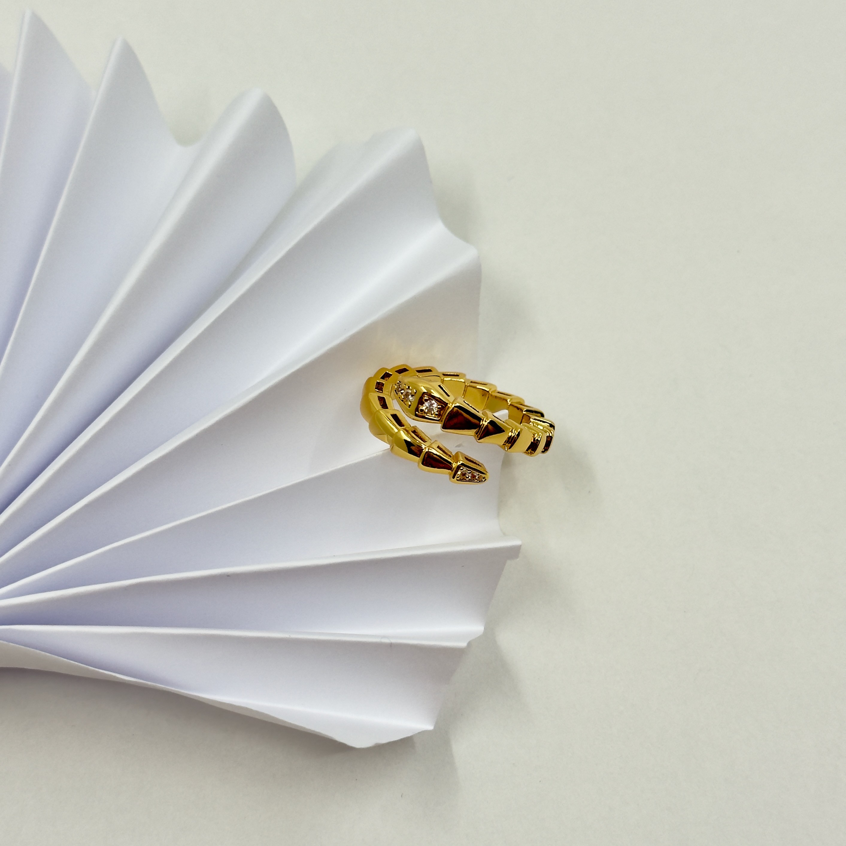 Bvl. Tek Sıra Gold Serpenti Yüzük