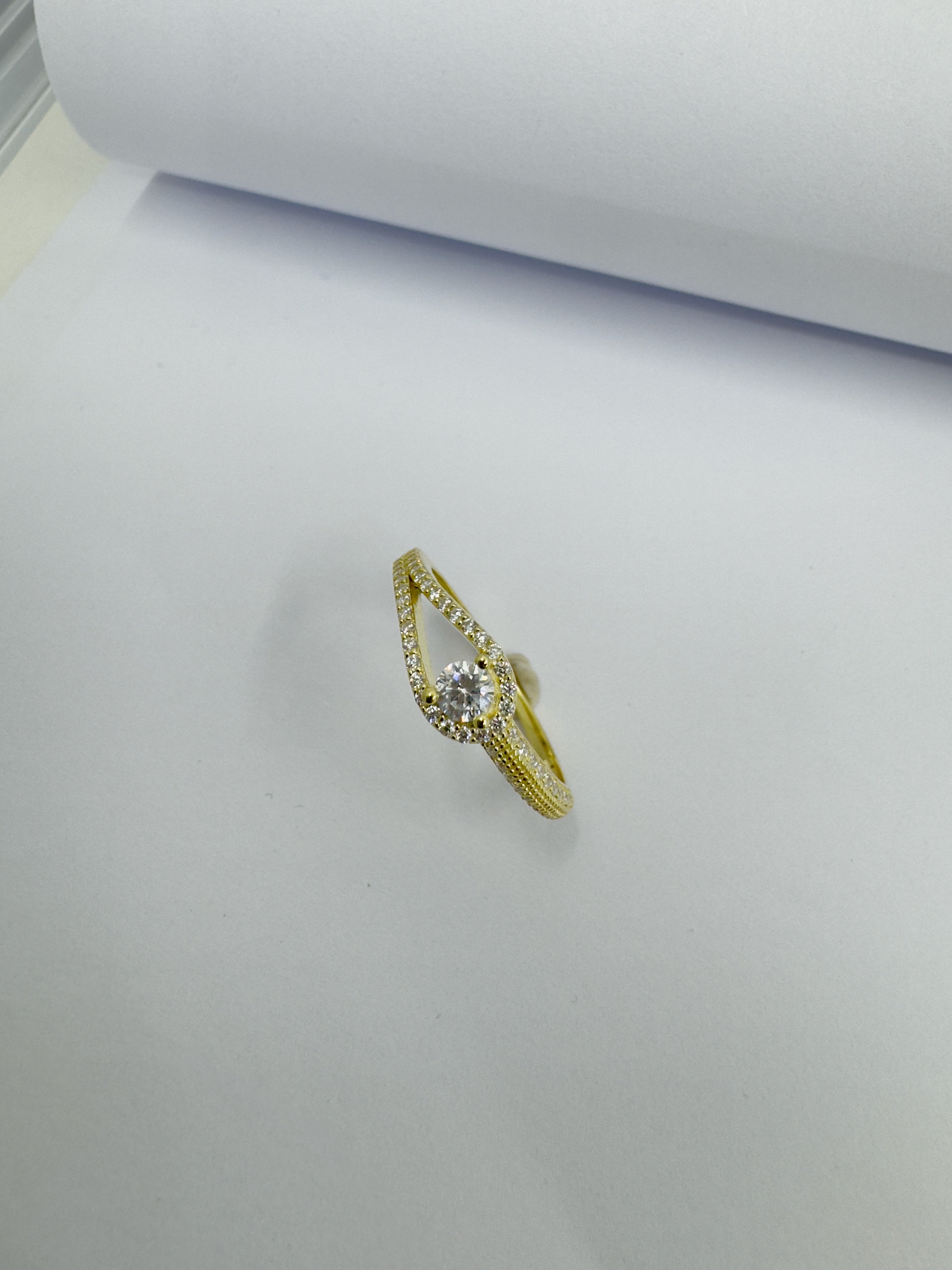 Elara Gold Taşlı Yüzük