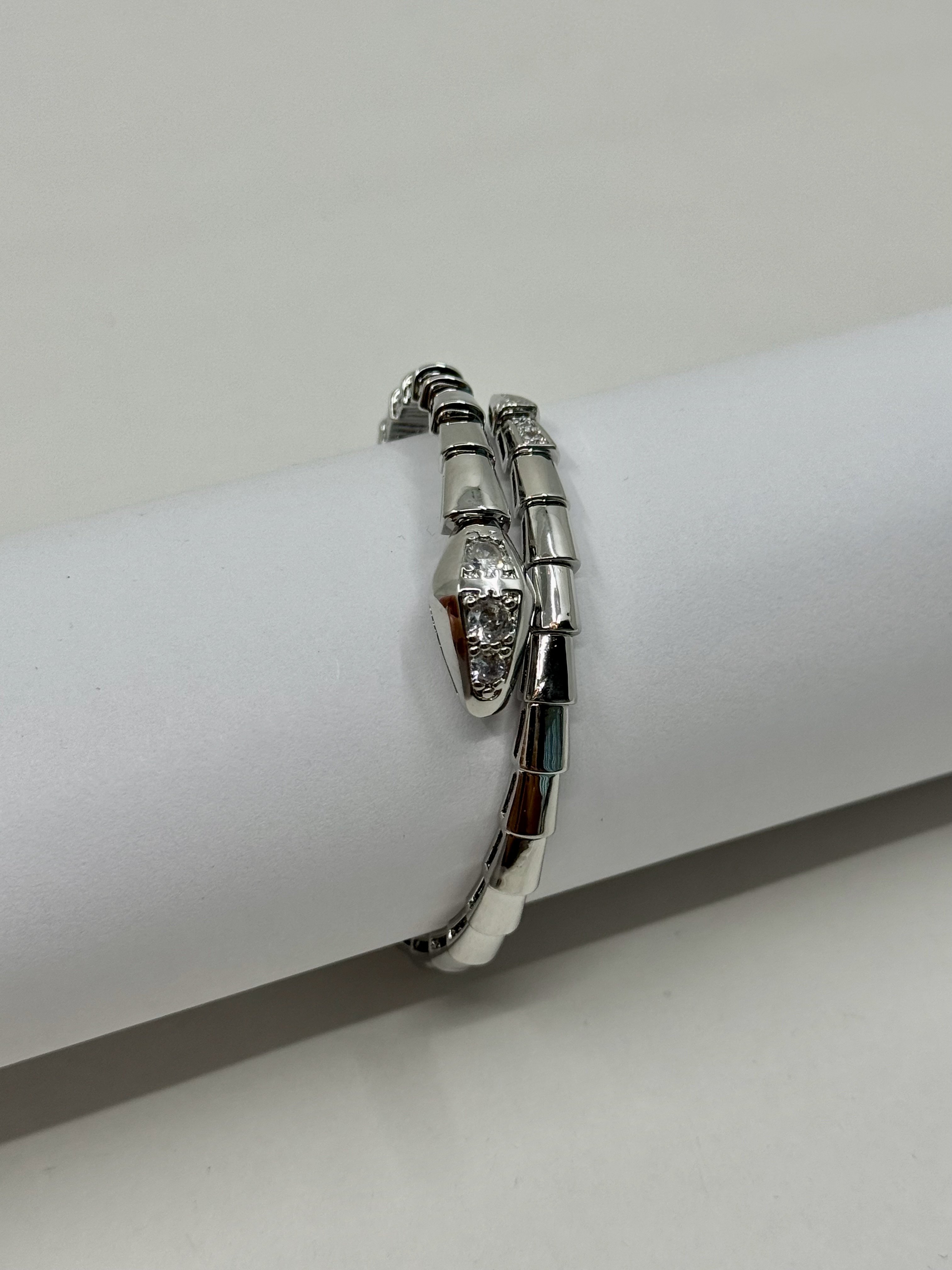 Bvl. Silver Serpenti Ucu Taşlı Bileklik